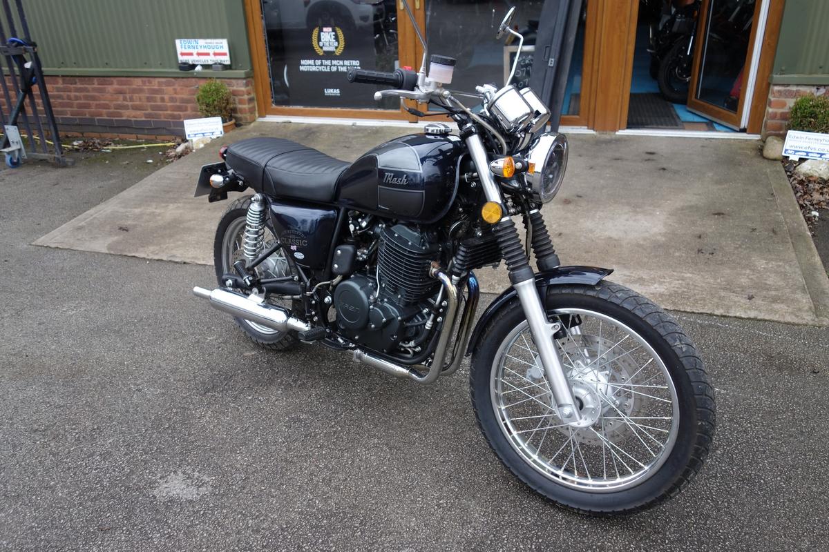 Check out this Mash Classic 2023 Petrol Manual