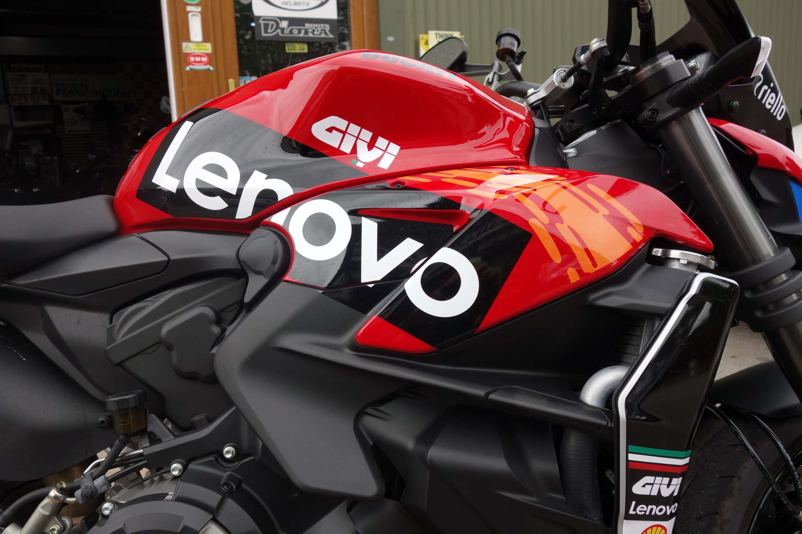 null DUCATI STREETFIGHTER null DUCATI STREETFIGHTER