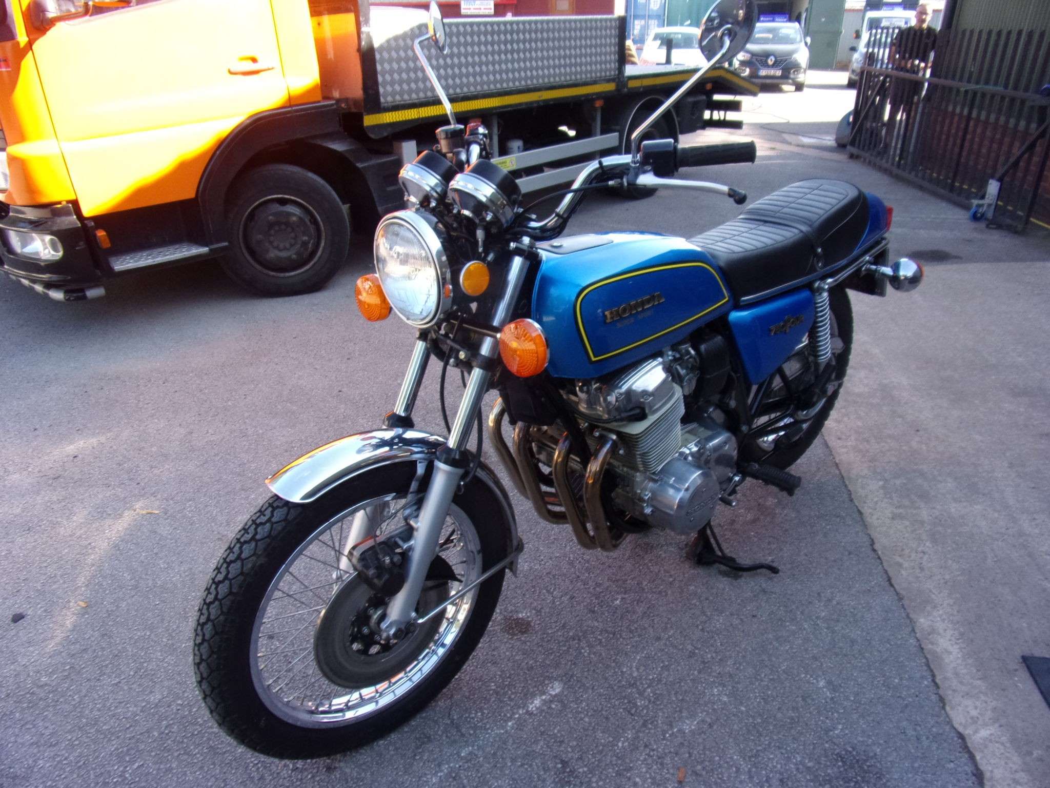 1975 HONDA CB750 1975 HONDA CB750