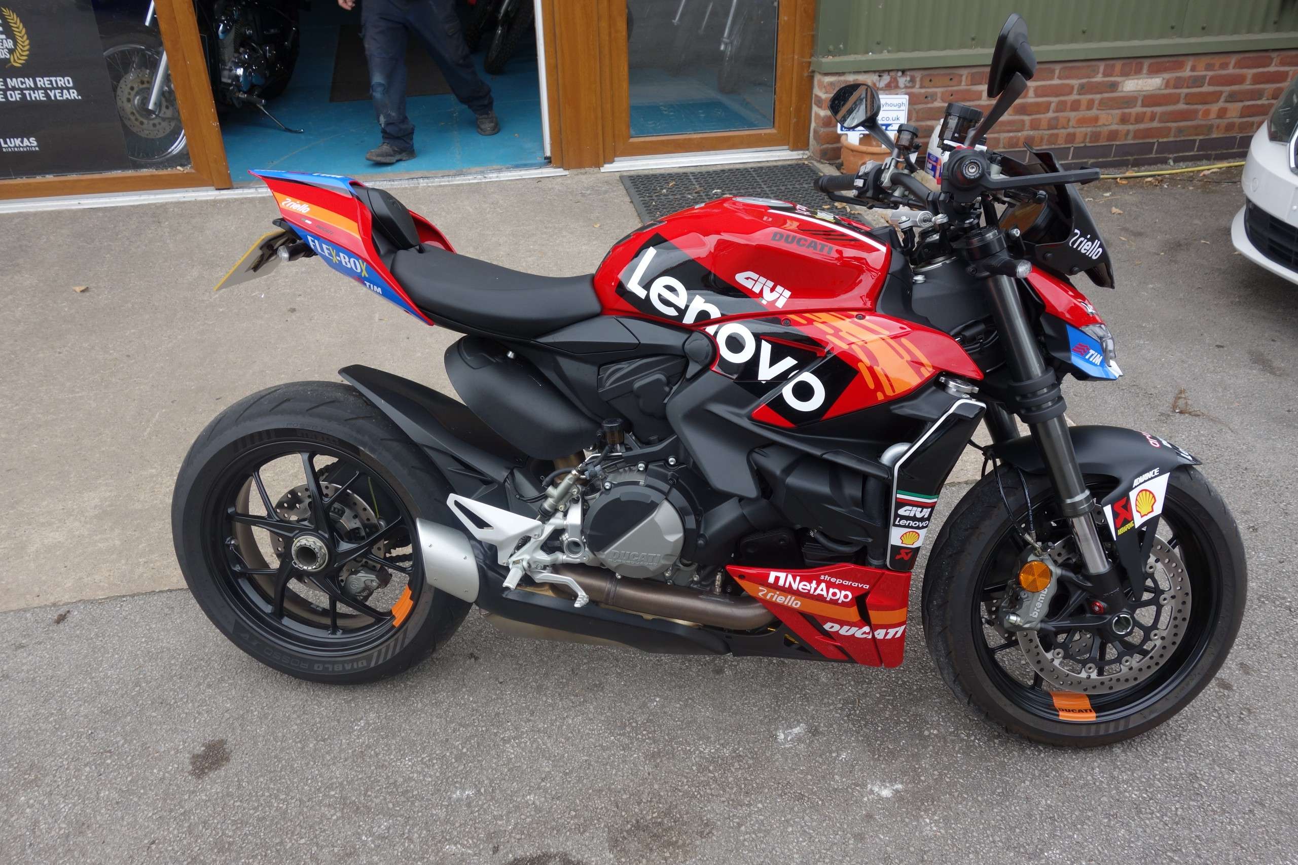 null DUCATI STREETFIGHTER null DUCATI STREETFIGHTER