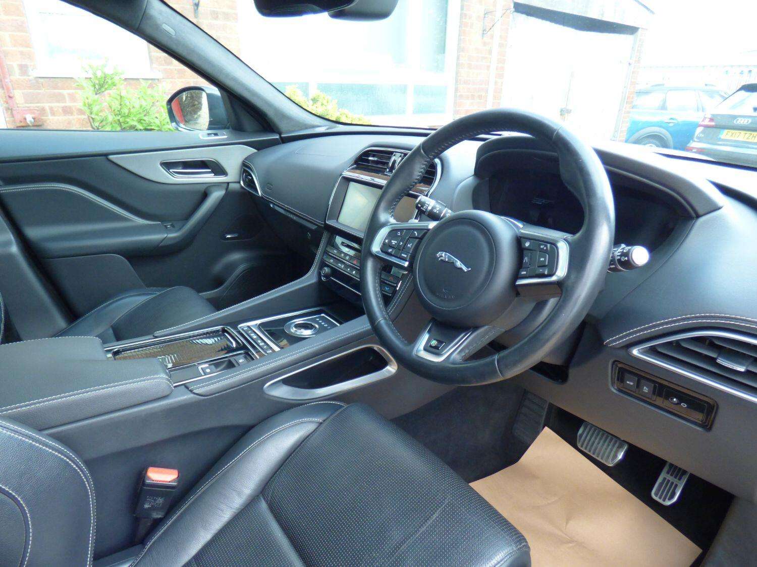 2018 JAGUAR F-PACE 2018 JAGUAR F-PACE