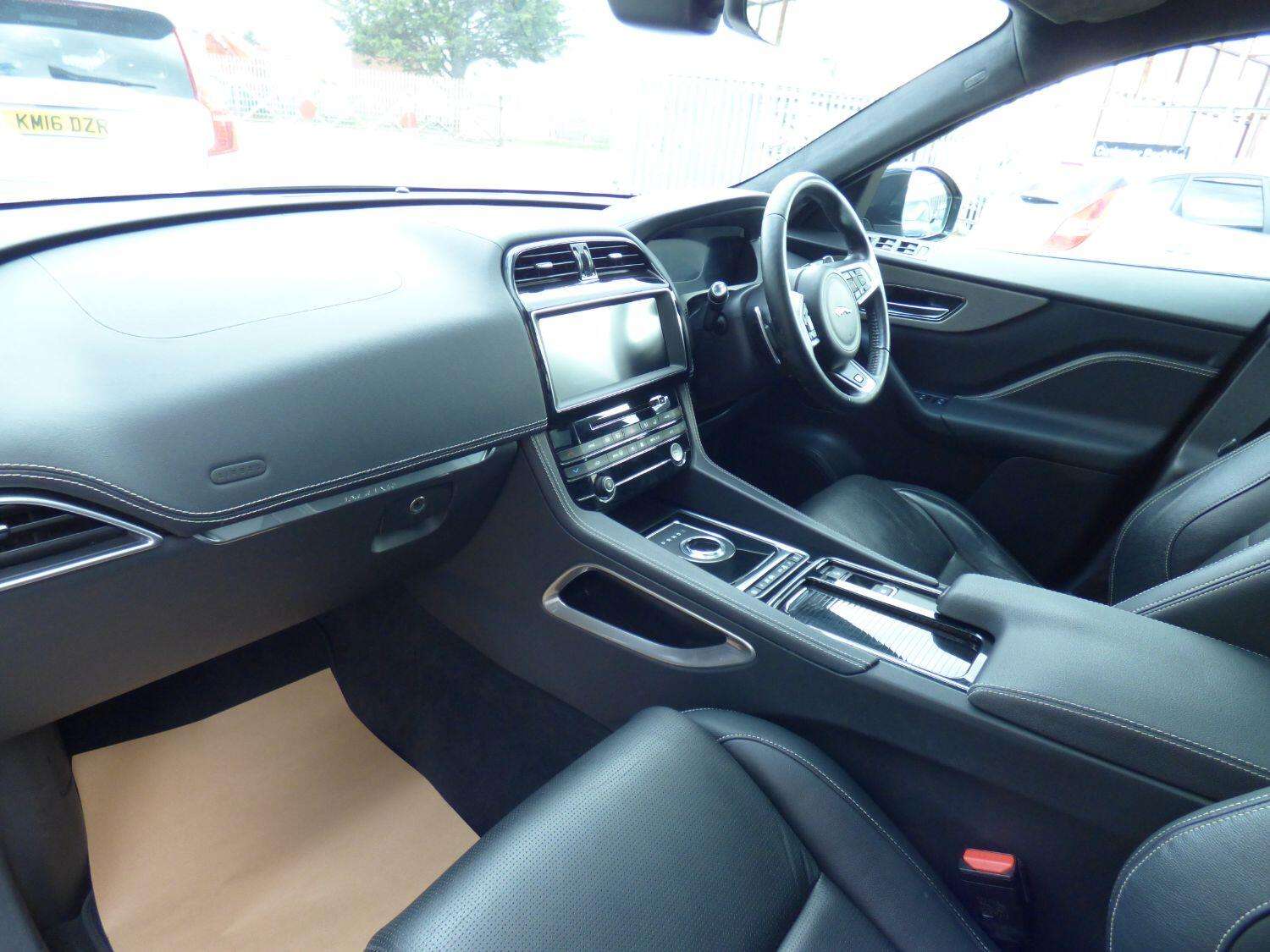 2018 JAGUAR F-PACE 2018 JAGUAR F-PACE