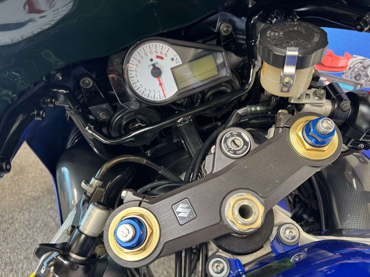 2000 SUZUKI GSX-R750 2000 SUZUKI GSX-R750