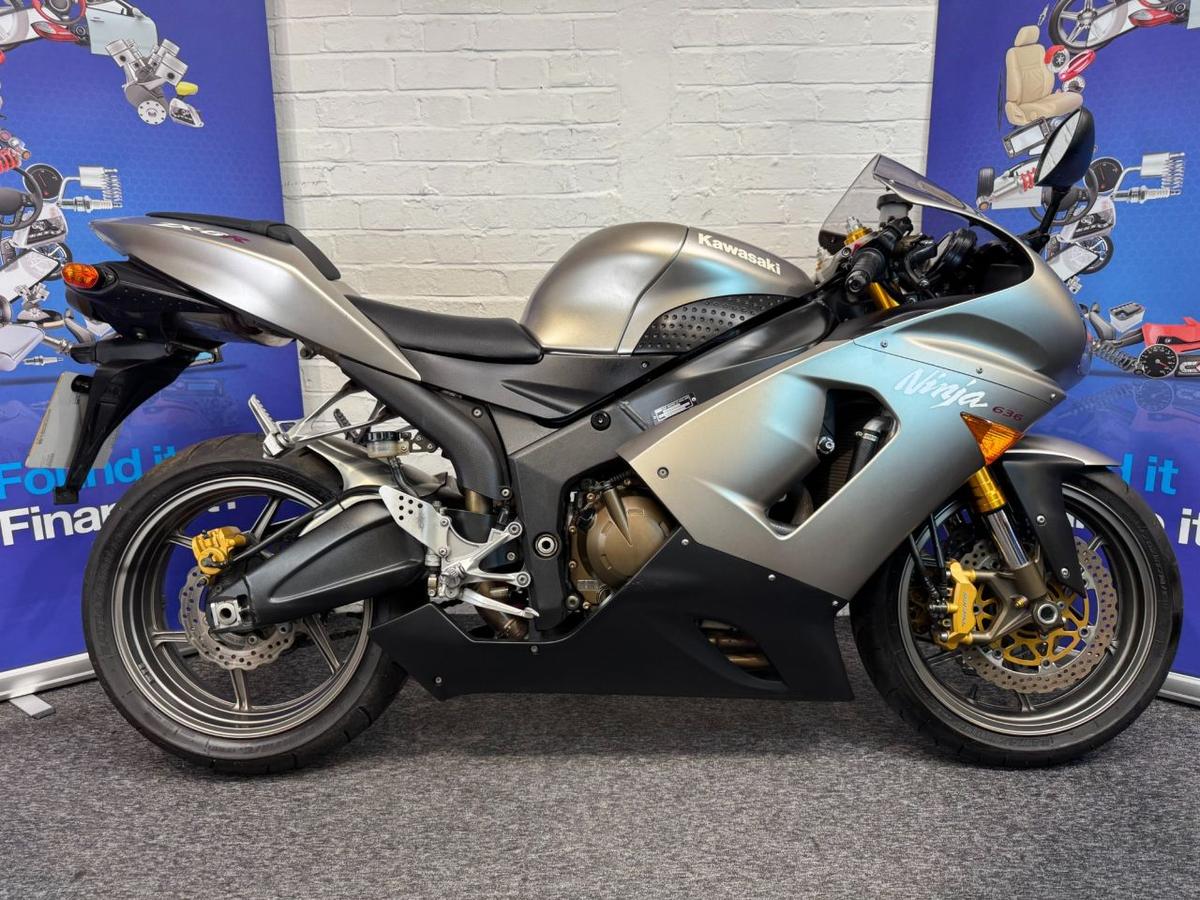 Check out this Kawasaki Ninja Zx-6r 2006 Petrol Manual