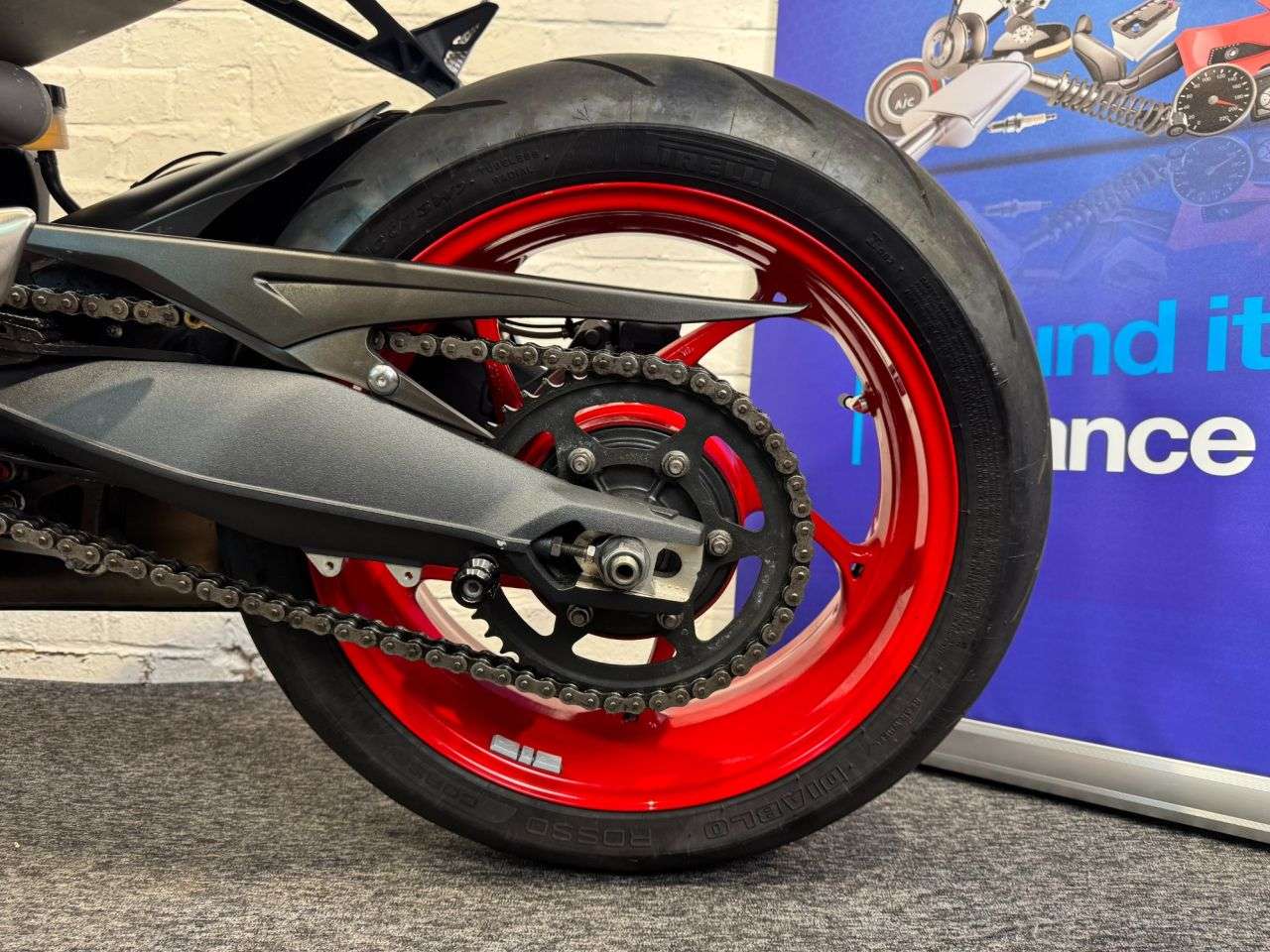 2015 TRIUMPH STREET TRIPLE 675 2015 TRIUMPH STREET TRIPLE 675