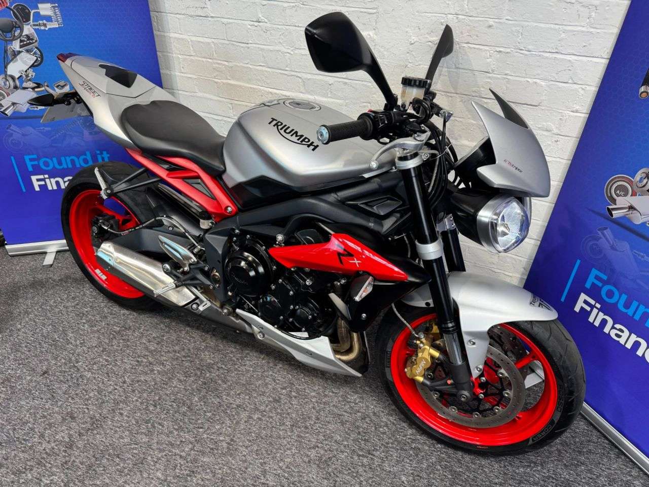 2015 TRIUMPH STREET TRIPLE 675 2015 TRIUMPH STREET TRIPLE 675