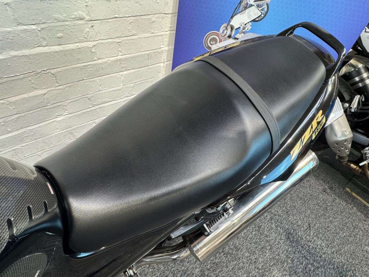 2010 KAWASAKI ZZR1400 2010 KAWASAKI ZZR1400