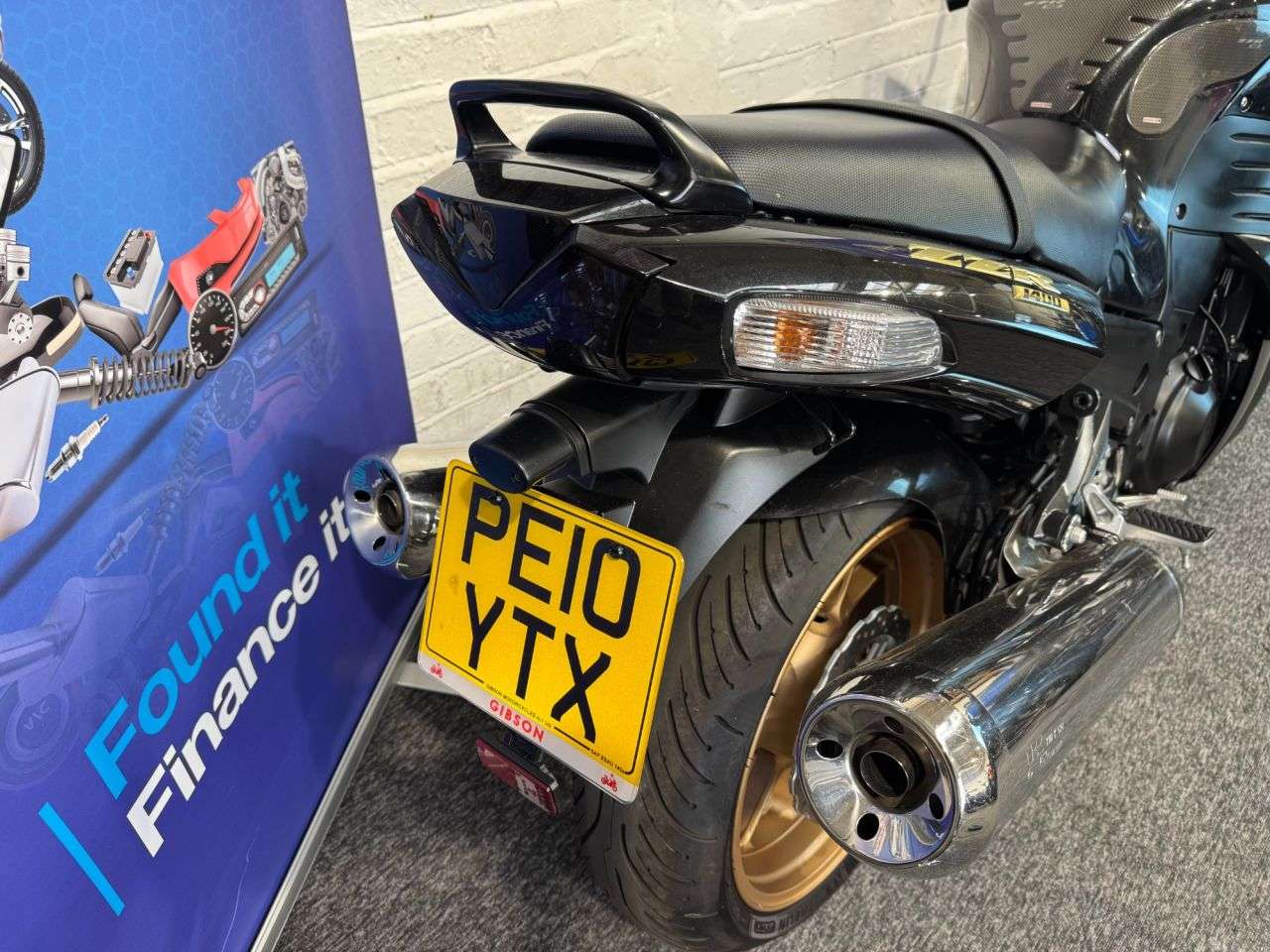 2010 KAWASAKI ZZR1400 2010 KAWASAKI ZZR1400