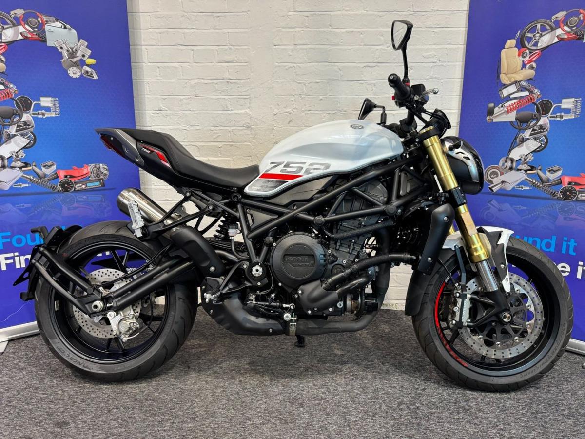 Check out this Benelli 752s Petrol Manual