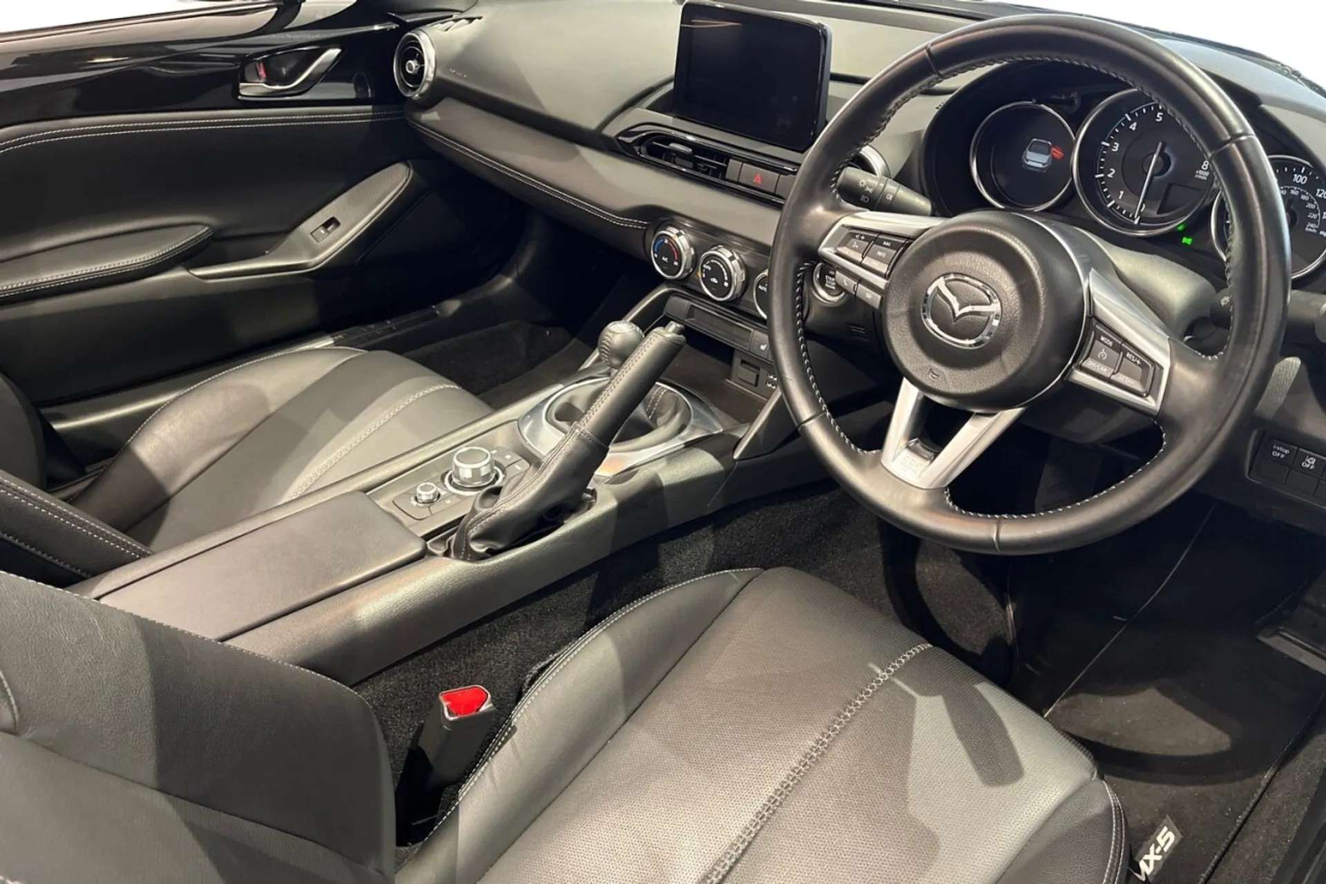 2021 MAZDA MX-5 2021 MAZDA MX-5