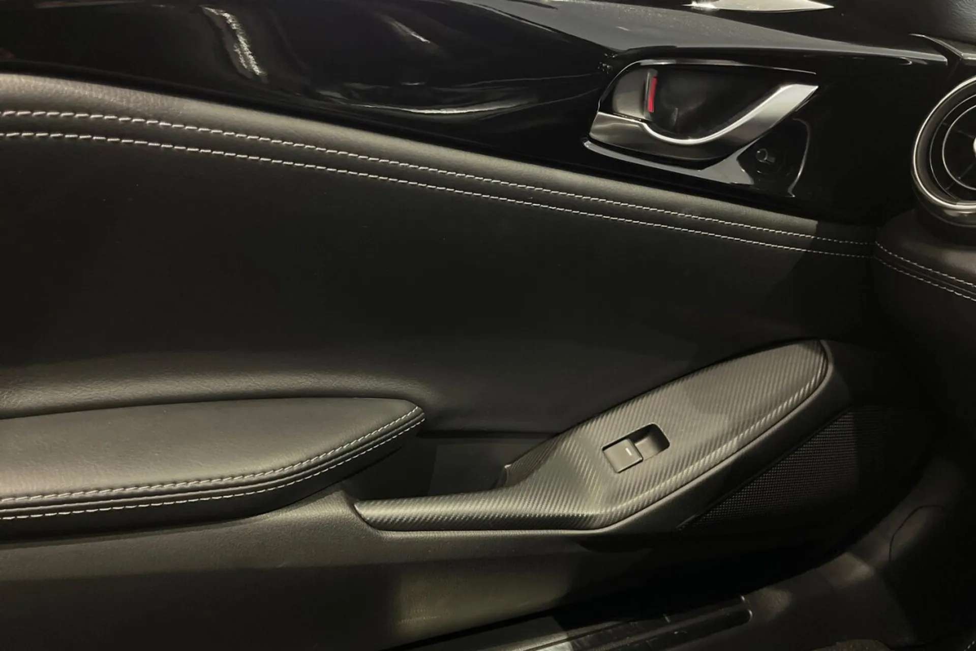 2021 MAZDA MX-5 2021 MAZDA MX-5