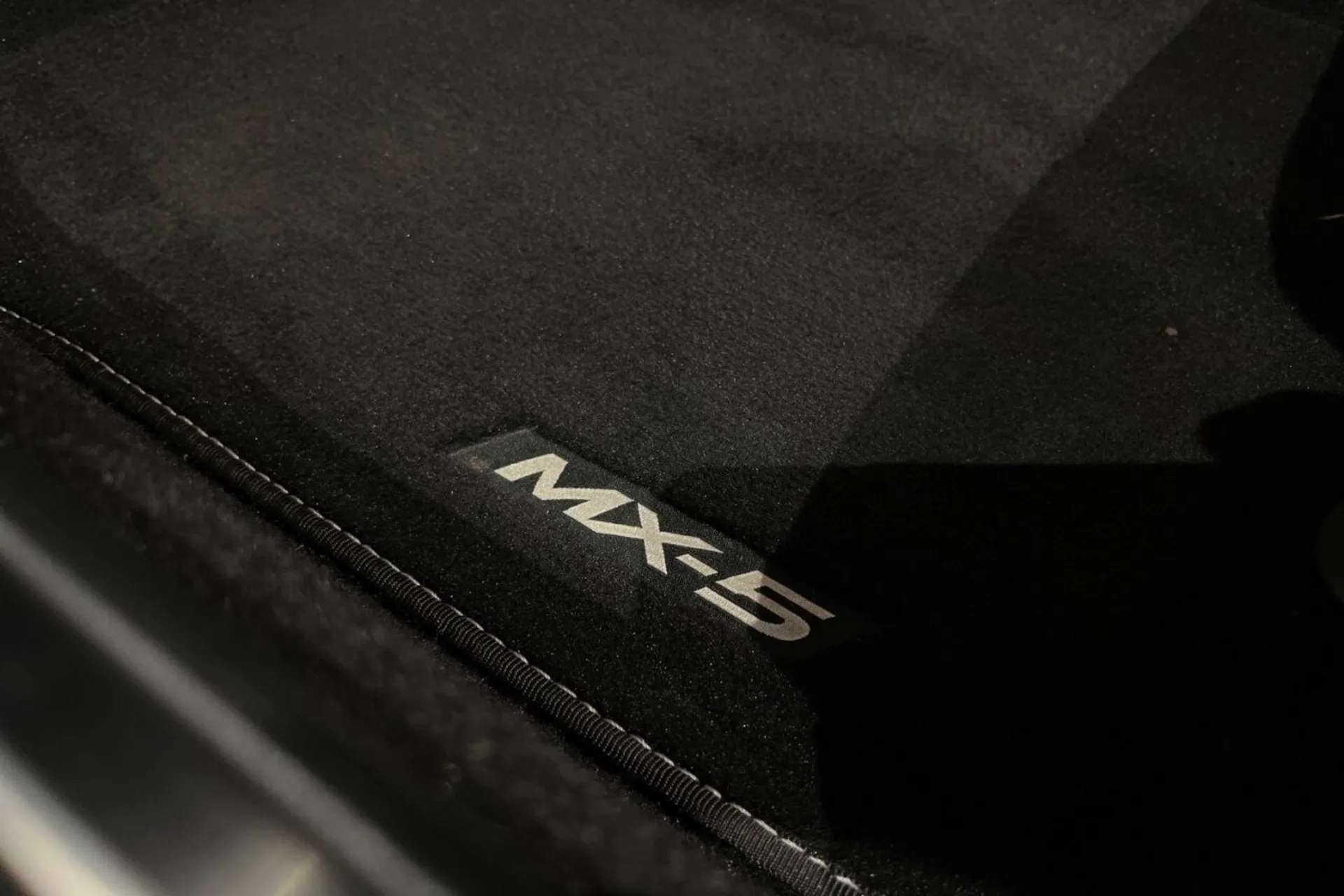 2021 MAZDA MX-5 2021 MAZDA MX-5