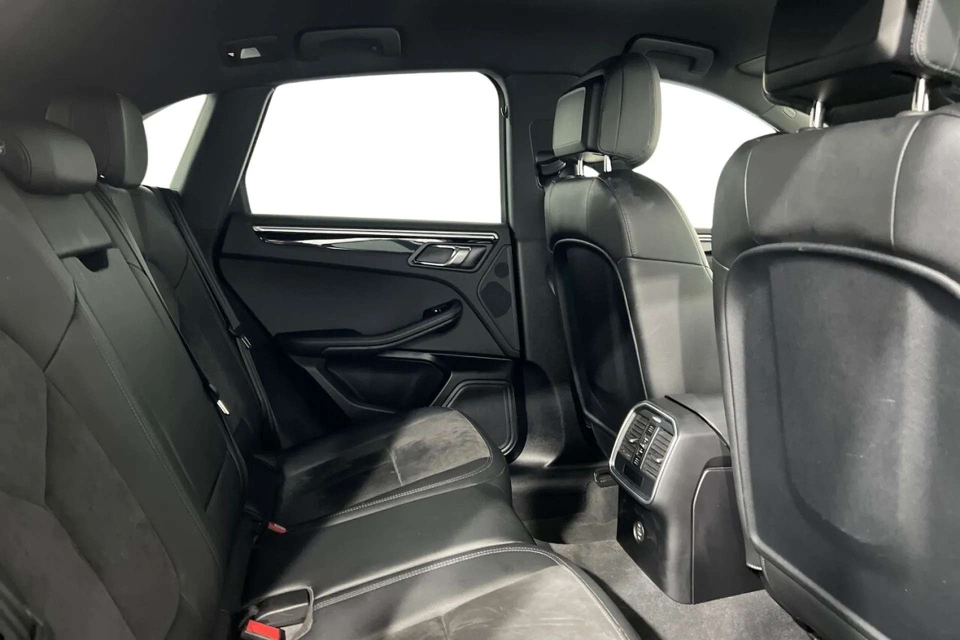 2018 PORSCHE MACAN 2018 PORSCHE MACAN