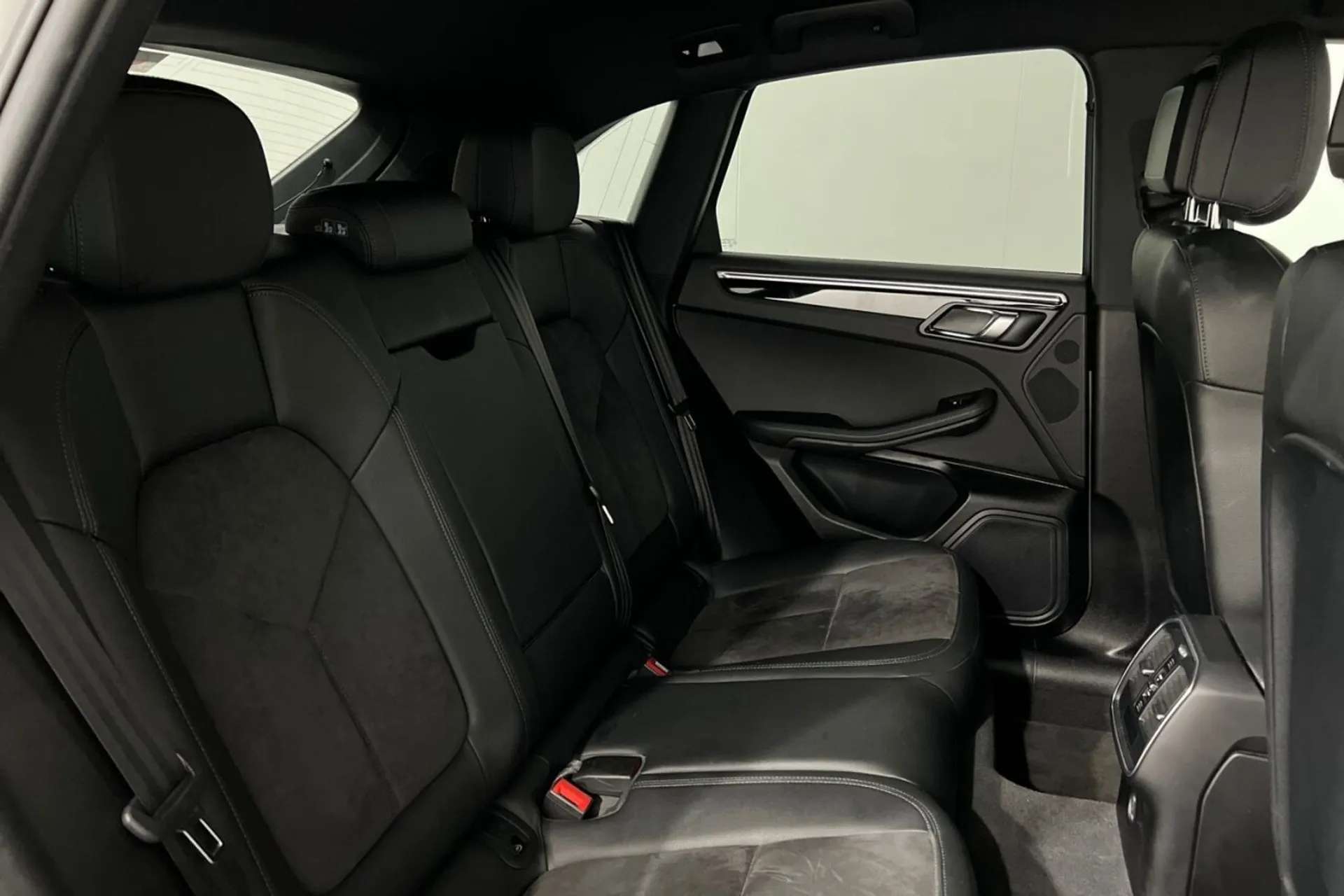 2018 PORSCHE MACAN 2018 PORSCHE MACAN