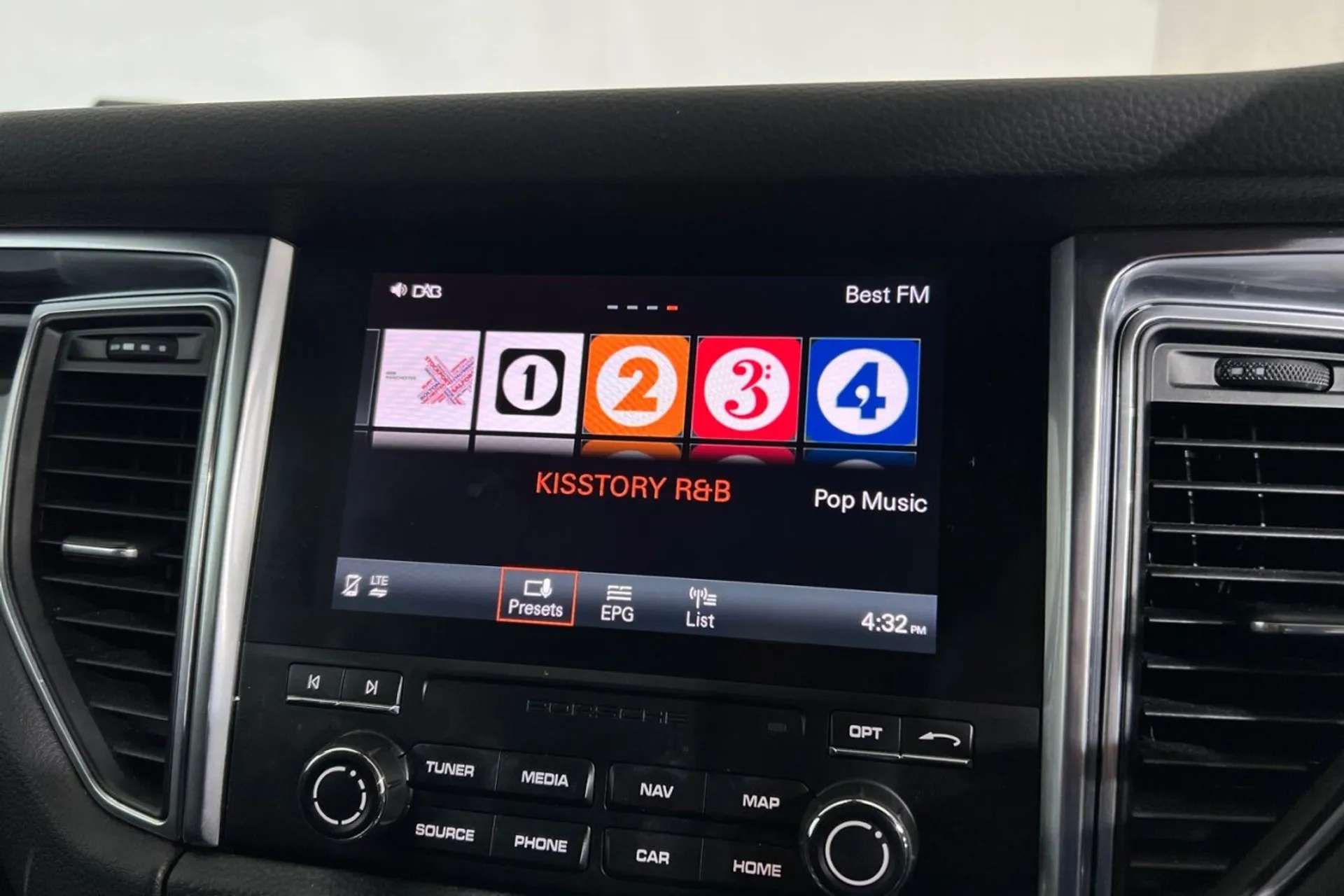 2018 PORSCHE MACAN 2018 PORSCHE MACAN