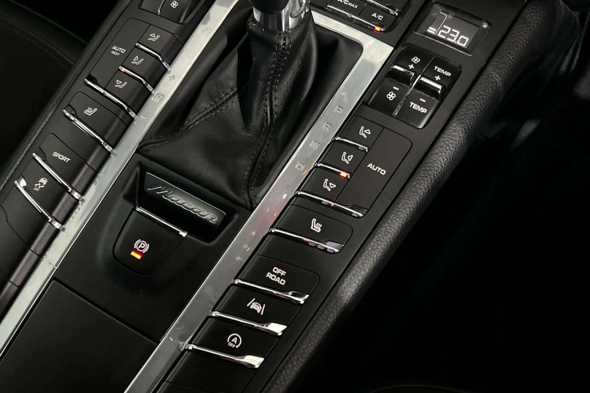 2018 PORSCHE MACAN 2018 PORSCHE MACAN