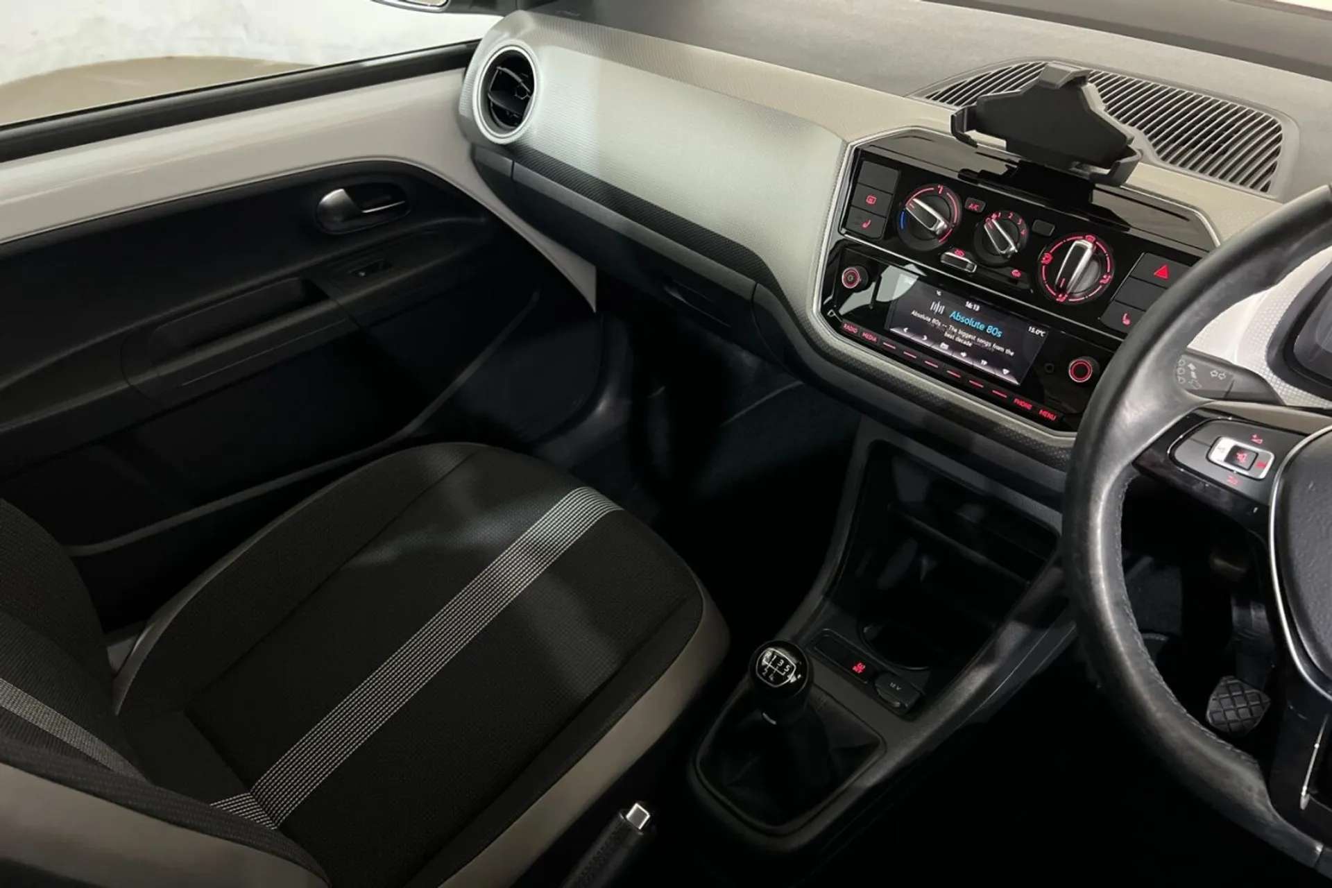 2017 VOLKSWAGEN UP 2017 VOLKSWAGEN UP