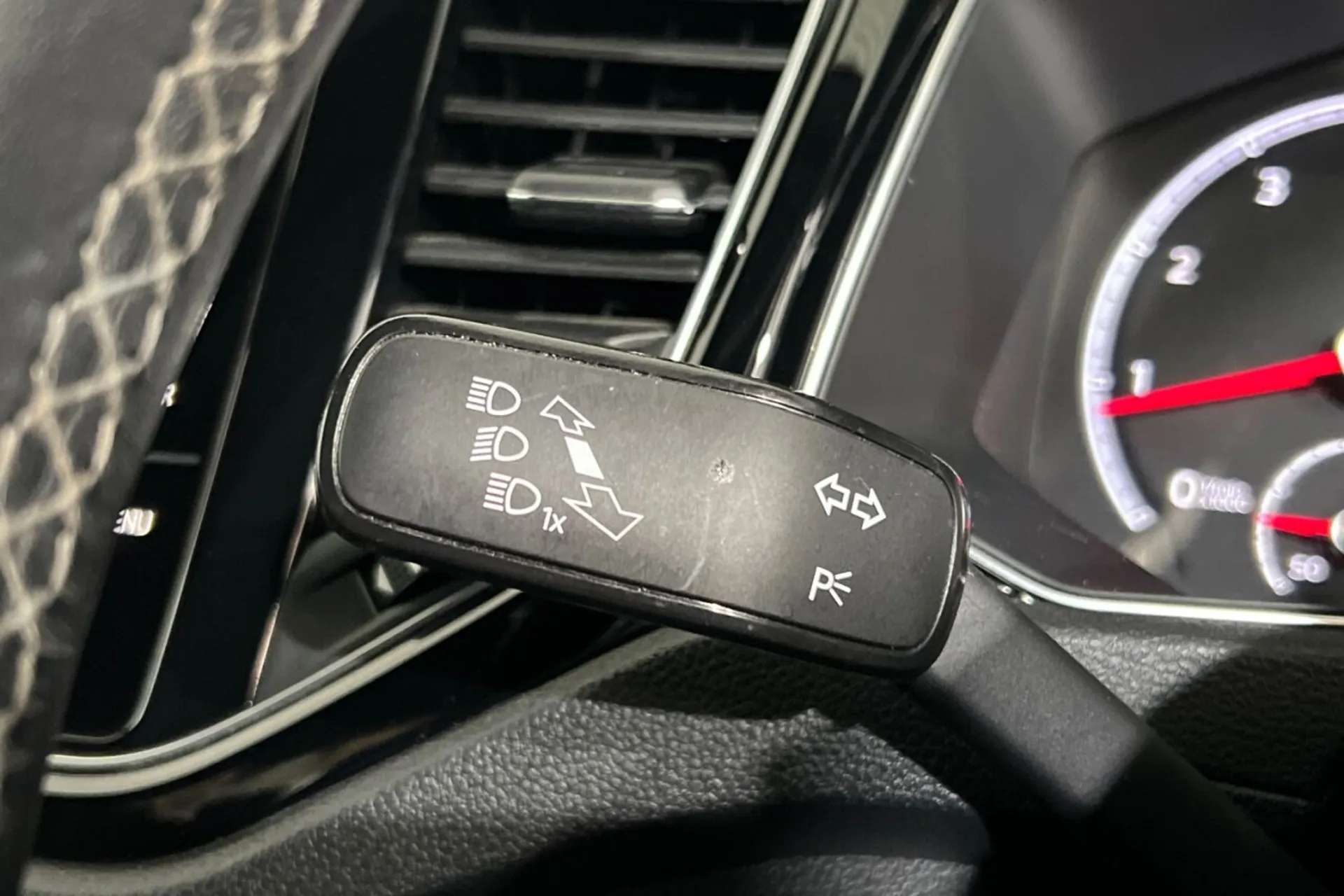 2020 VOLKSWAGEN T-ROC 2020 VOLKSWAGEN T-ROC