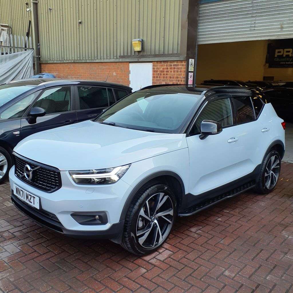 2021 VOLVO XC40 2021 VOLVO XC40