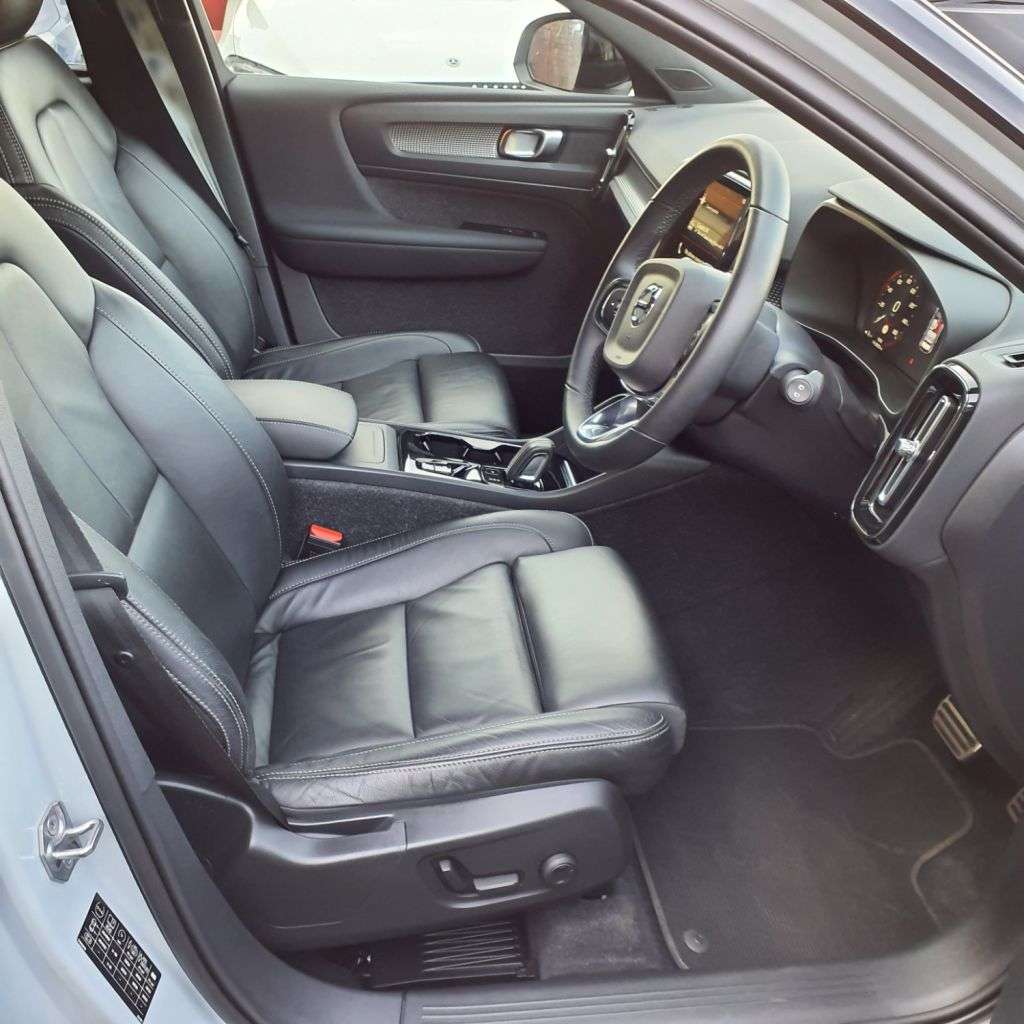 2021 VOLVO XC40 2021 VOLVO XC40