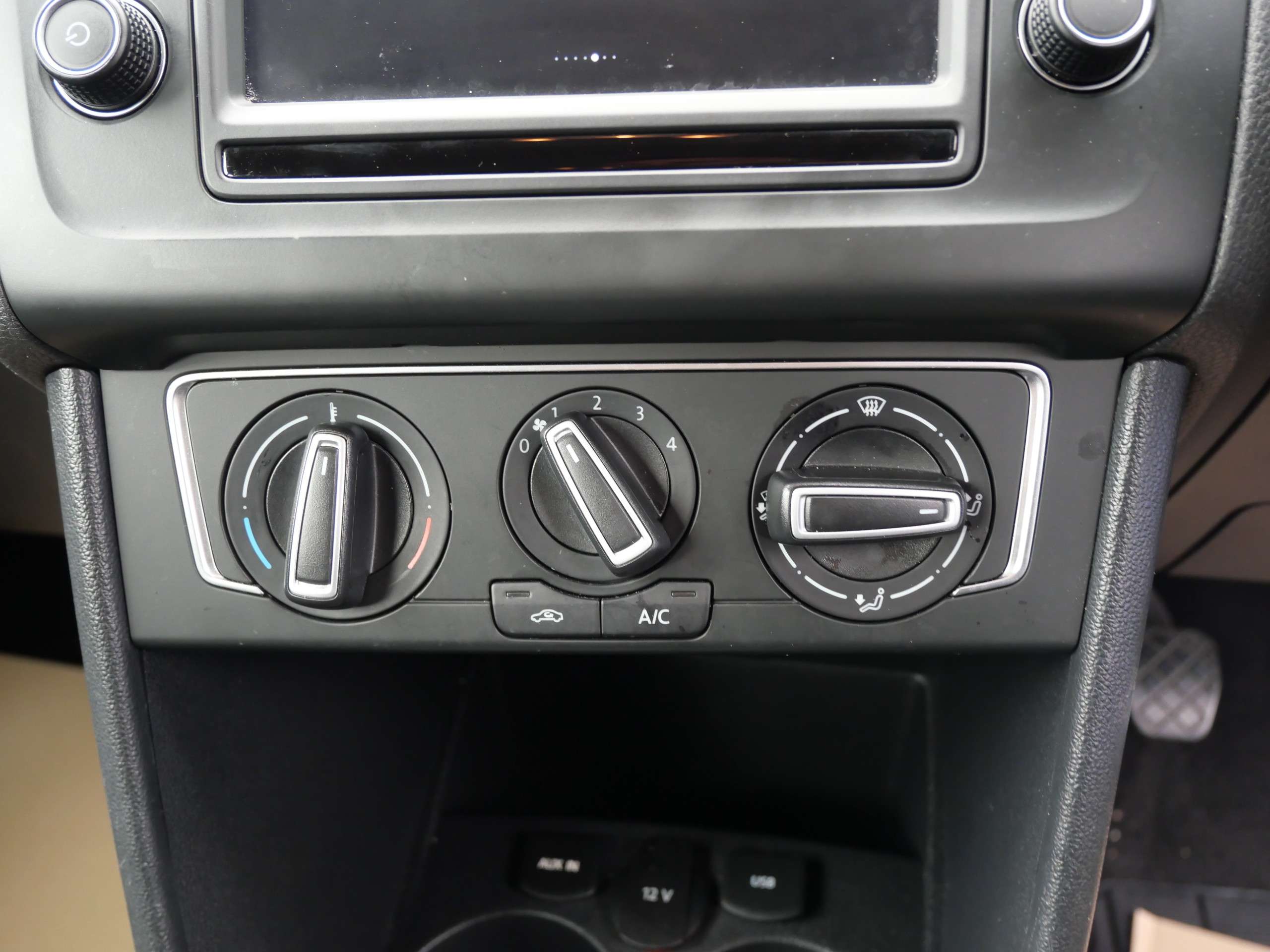 2015 VOLKSWAGEN POLO 2015 VOLKSWAGEN POLO