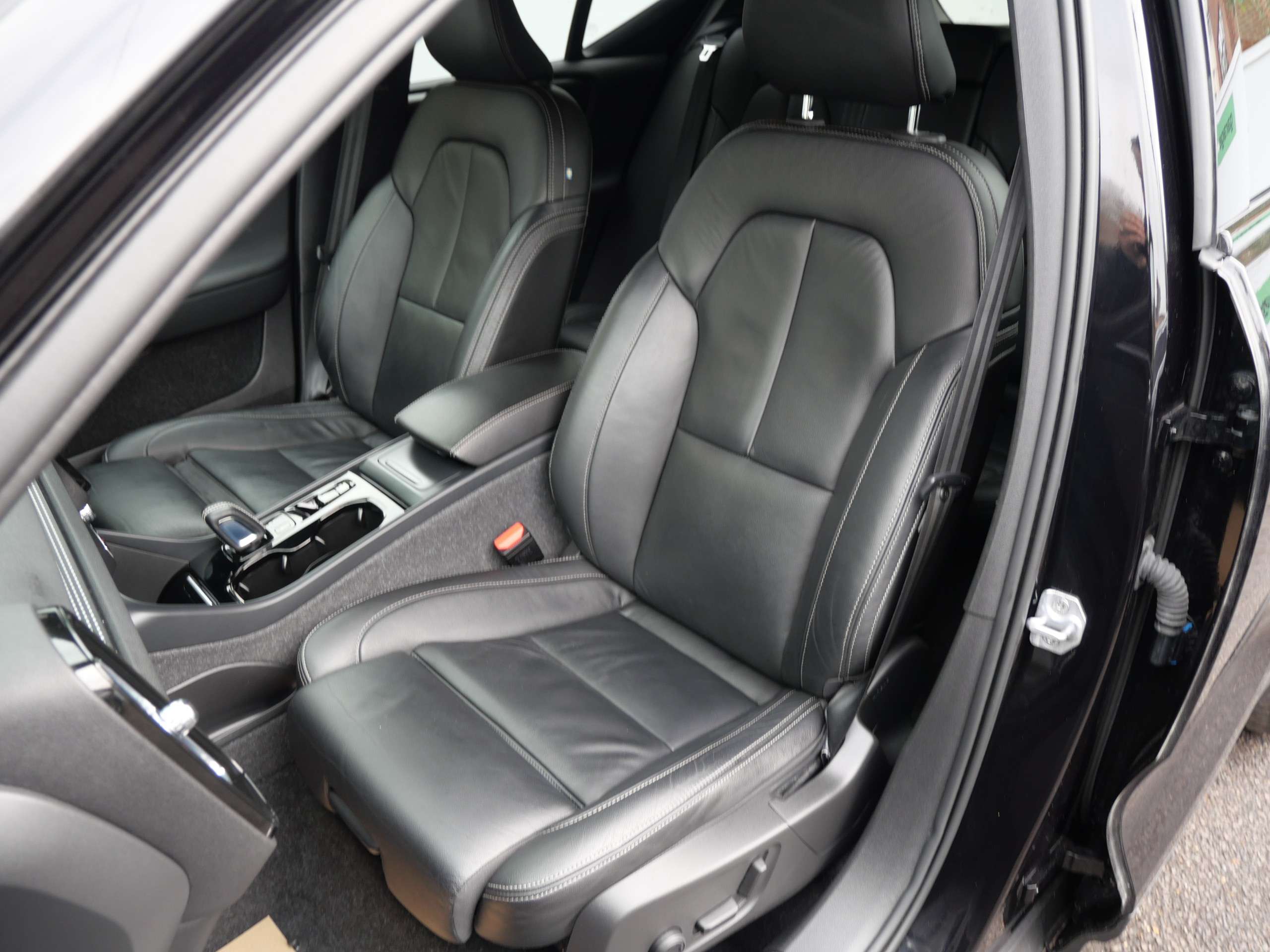 2021 VOLVO XC40 2021 VOLVO XC40