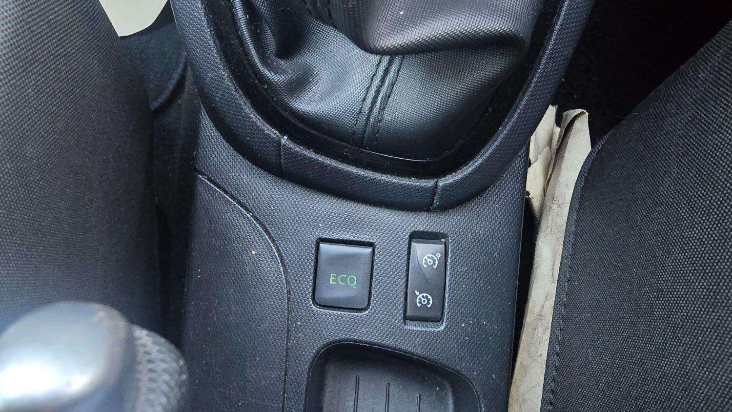 2015 RENAULT CLIO 2015 RENAULT CLIO