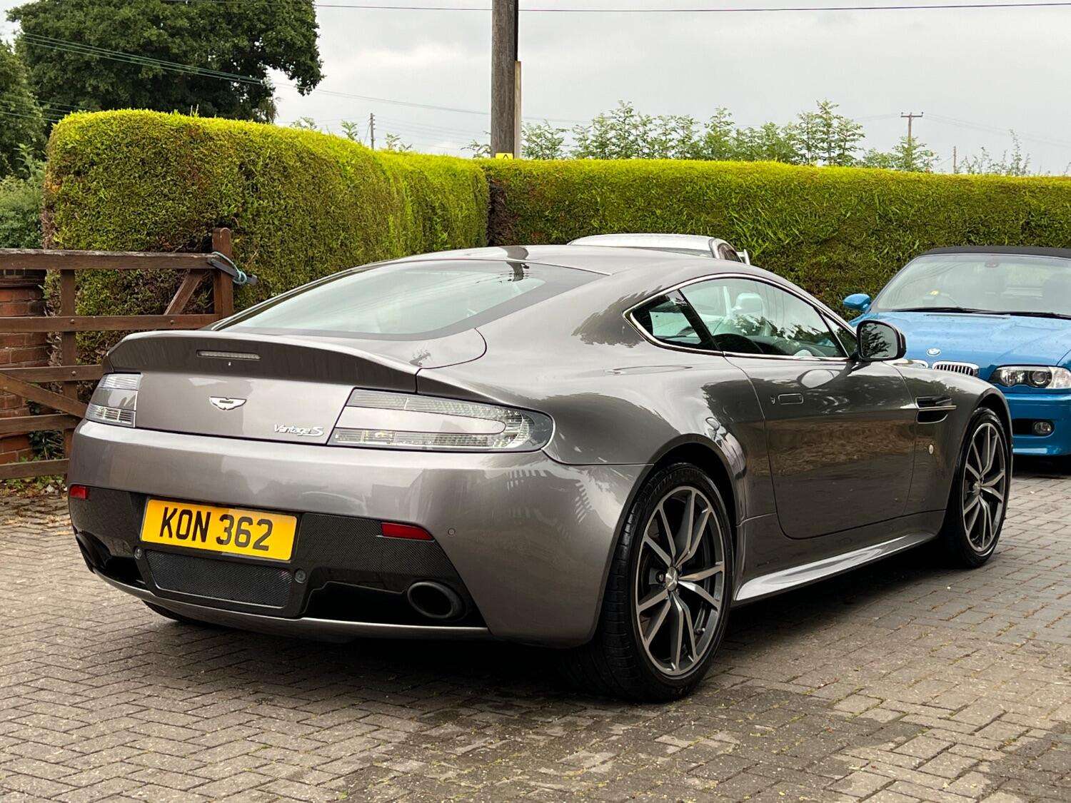 2015 ASTON MARTIN VANTAGE 2015 ASTON MARTIN VANTAGE