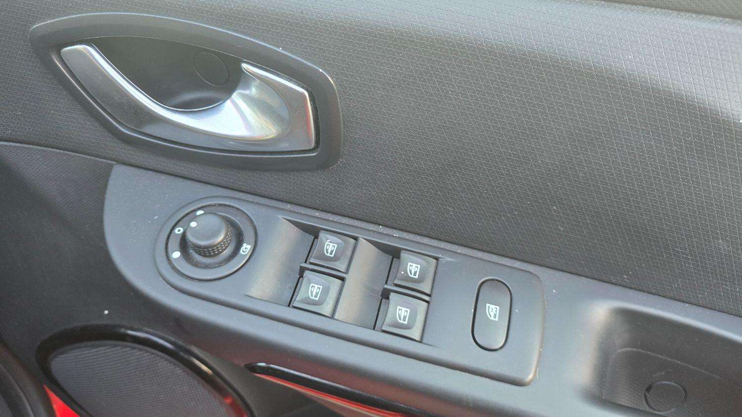 2015 RENAULT CLIO 2015 RENAULT CLIO