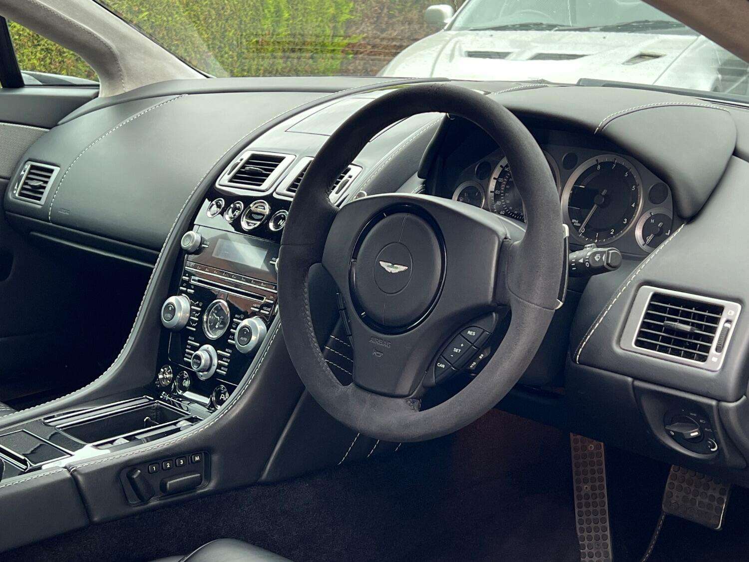 2015 ASTON MARTIN VANTAGE 2015 ASTON MARTIN VANTAGE