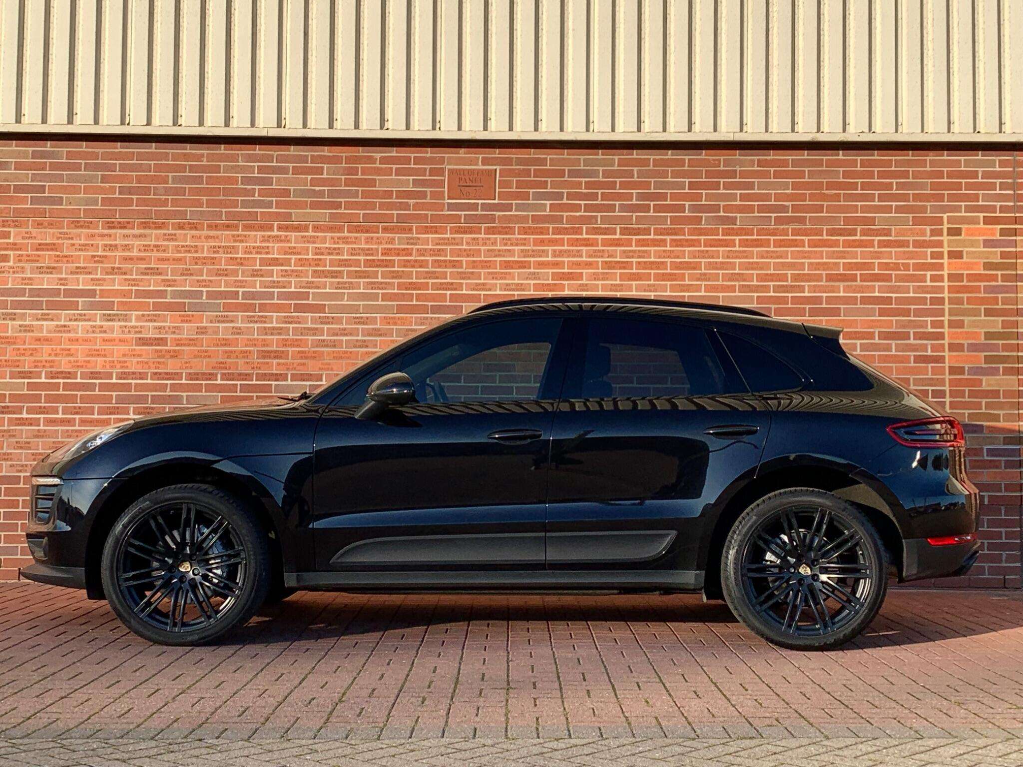 null PORSCHE MACAN null PORSCHE MACAN