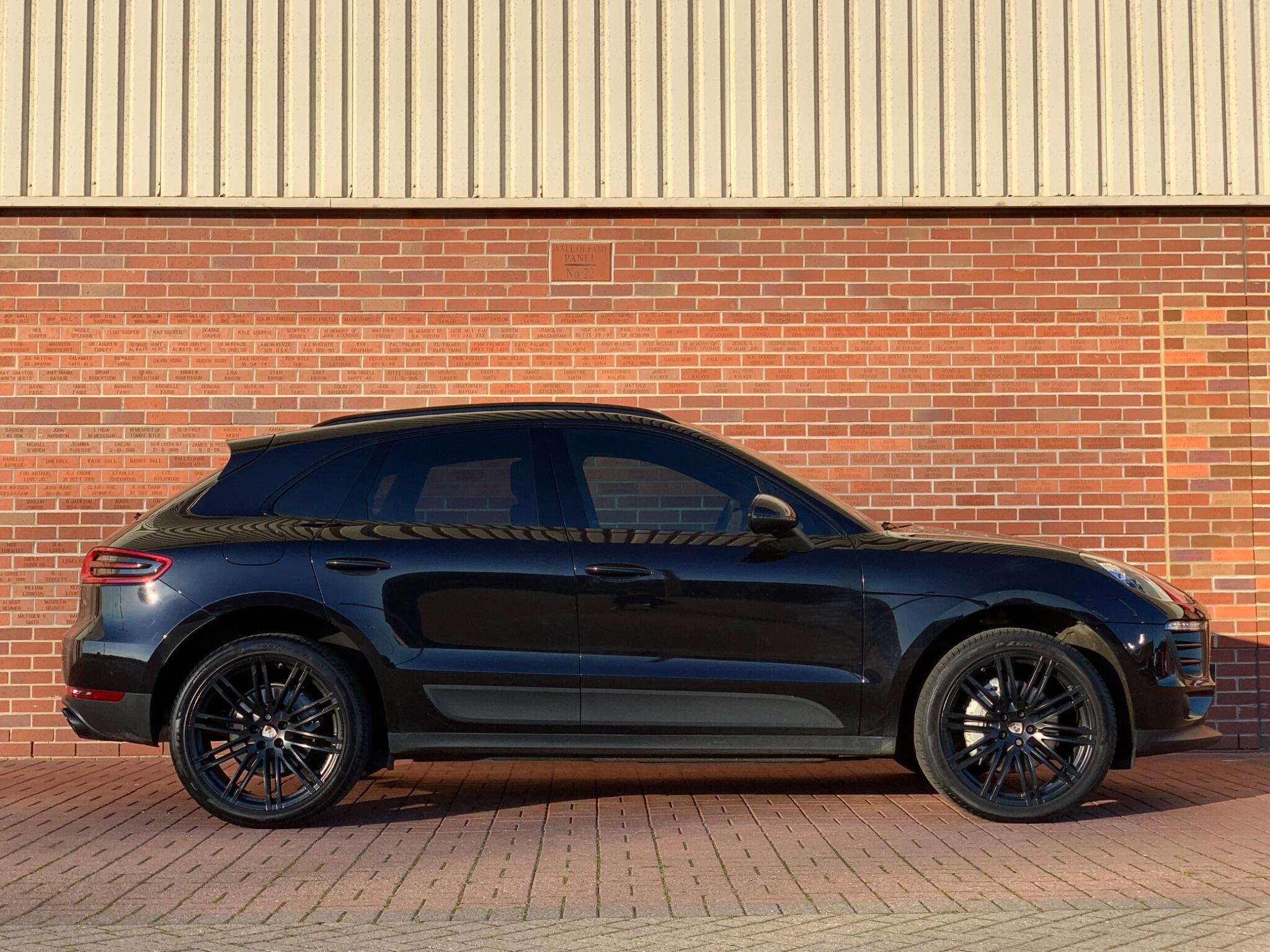 null PORSCHE MACAN null PORSCHE MACAN
