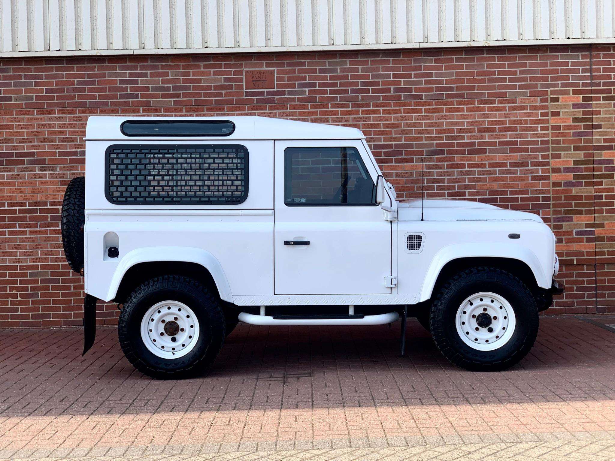 null LAND ROVER DEFENDER 90 null LAND ROVER DEFENDER 90