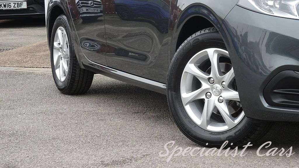 2017 PEUGEOT 208 2017 PEUGEOT 208