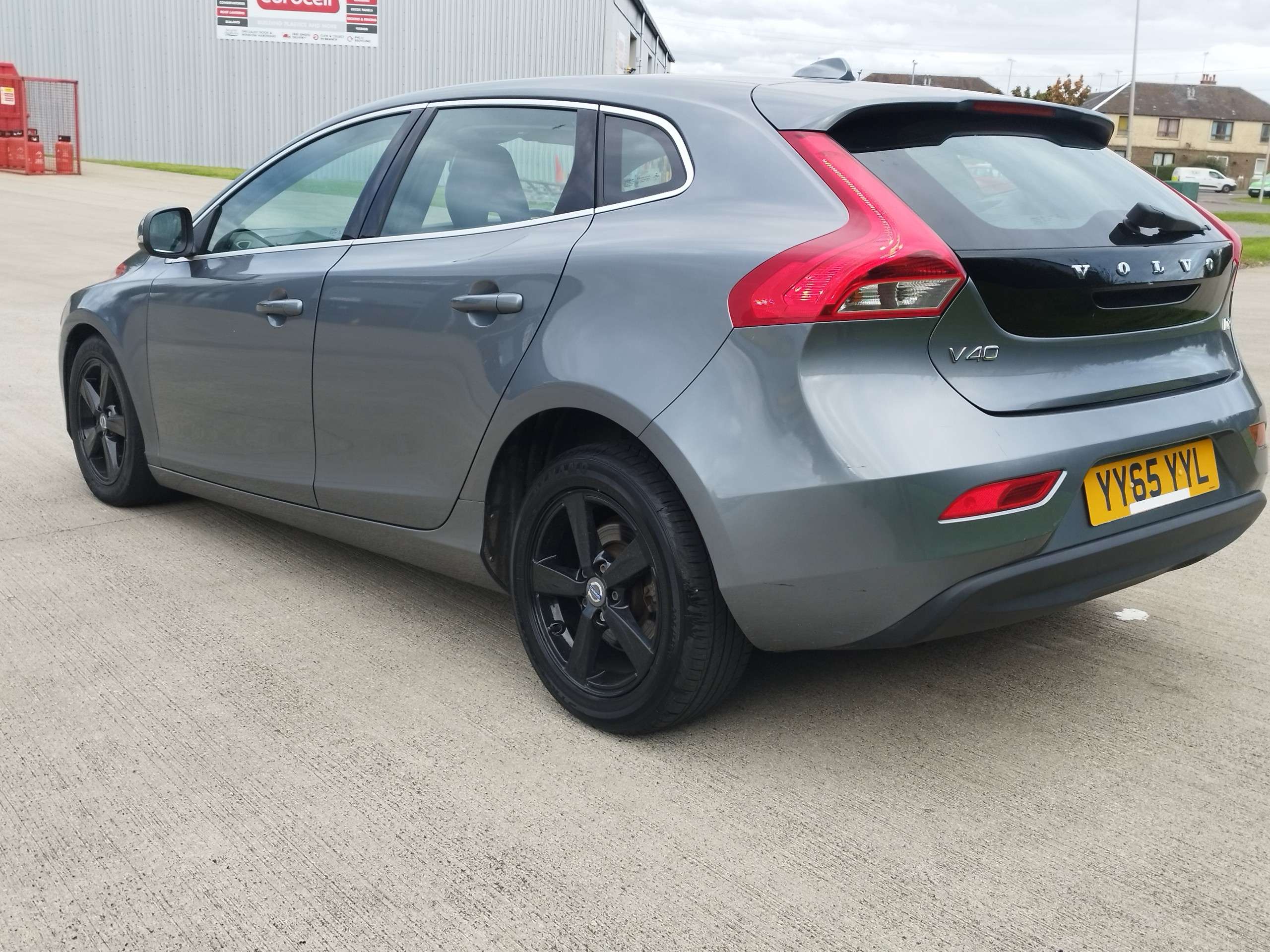 2015 VOLVO V40 2015 VOLVO V40