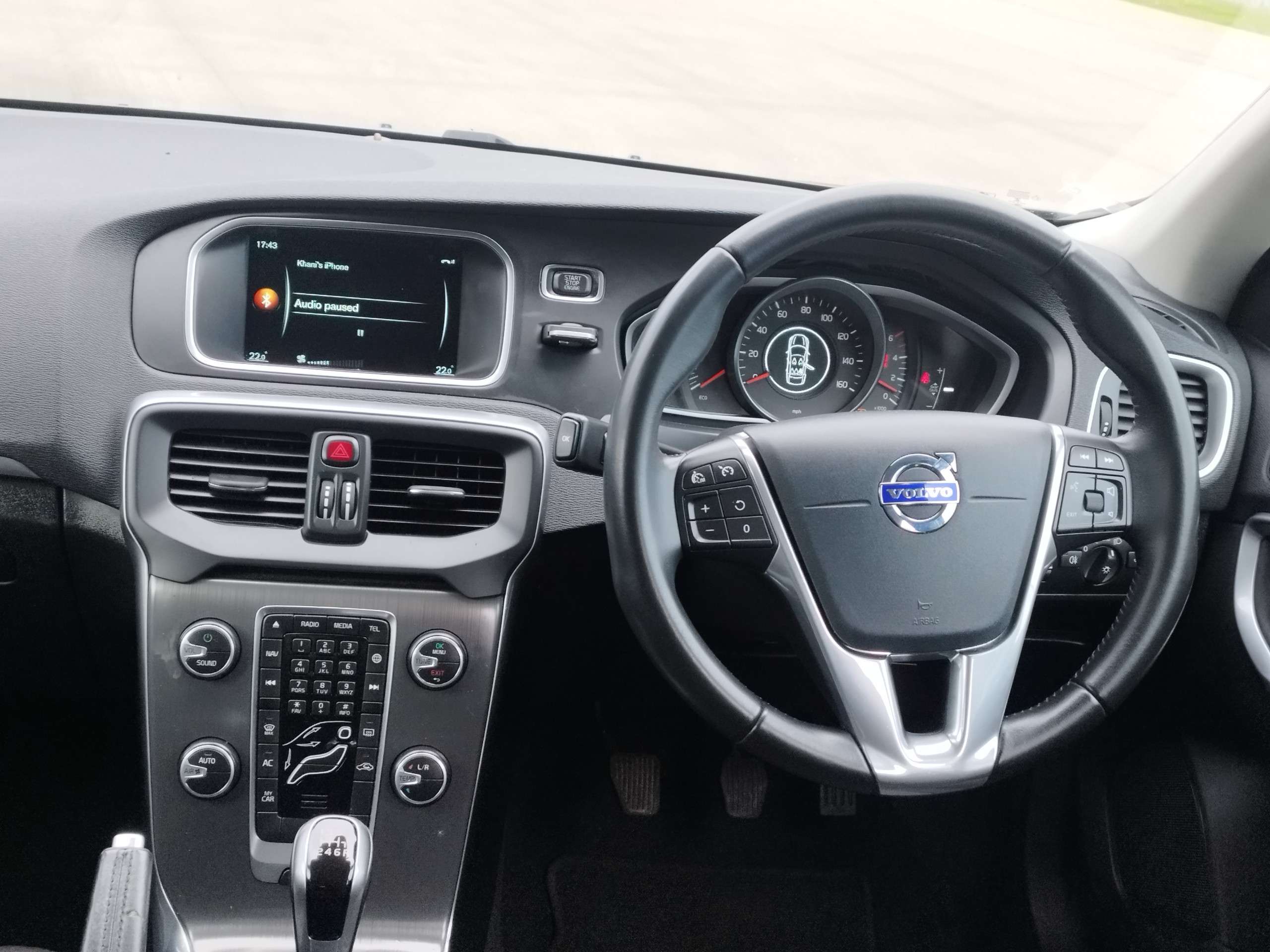 2015 VOLVO V40 2015 VOLVO V40