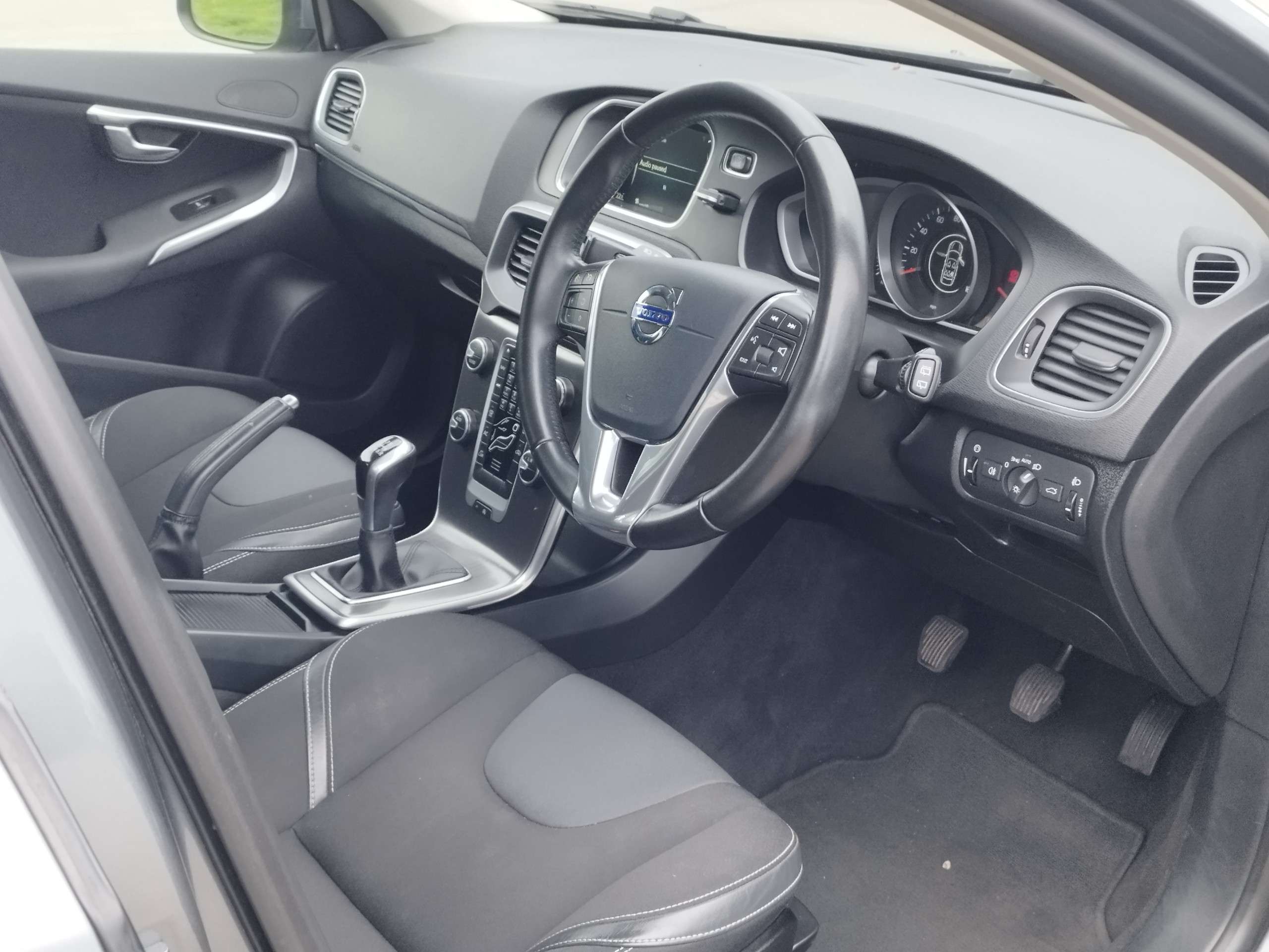 2015 VOLVO V40 2015 VOLVO V40