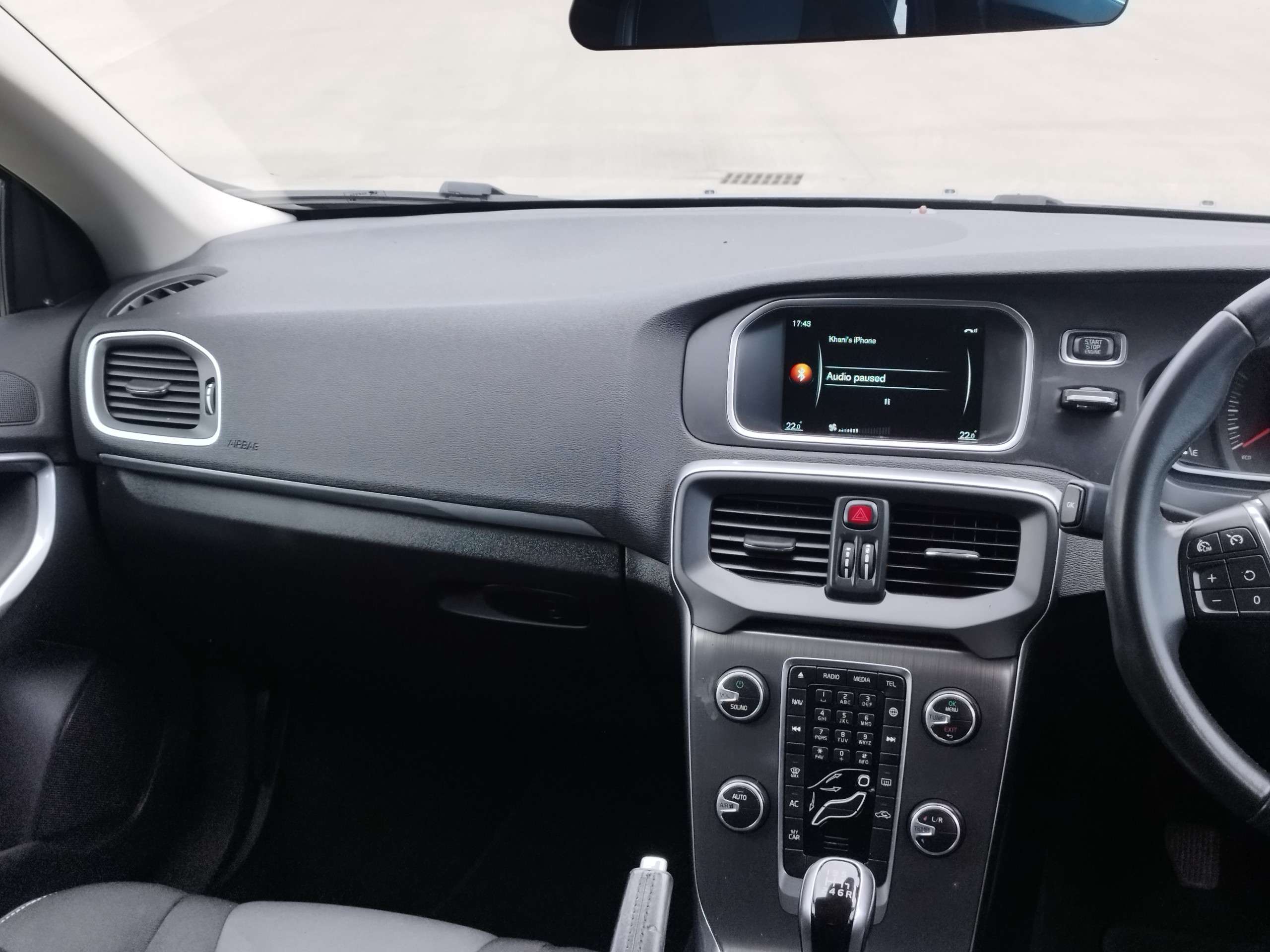 2015 VOLVO V40 2015 VOLVO V40