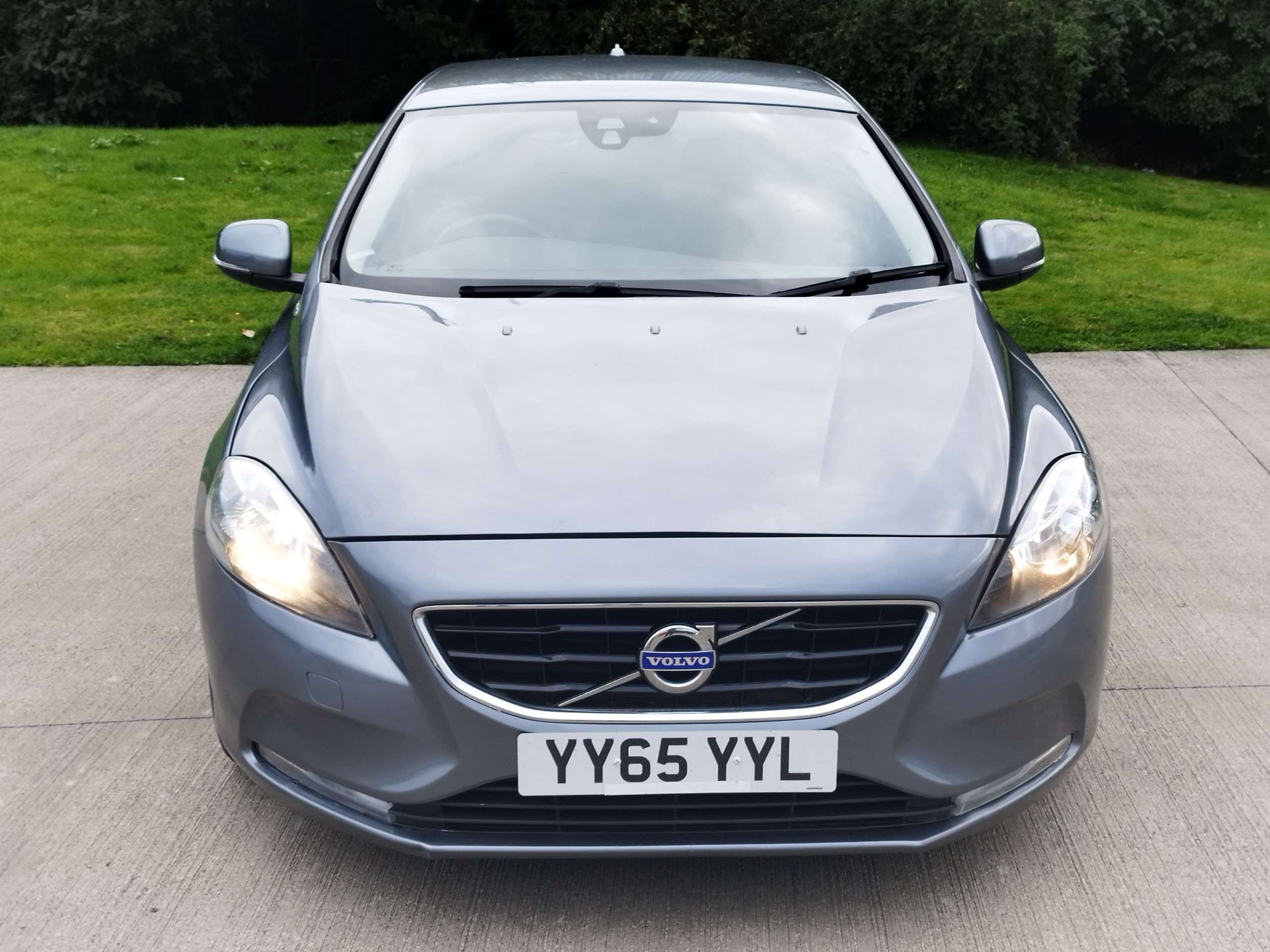 2015 VOLVO V40 2015 VOLVO V40