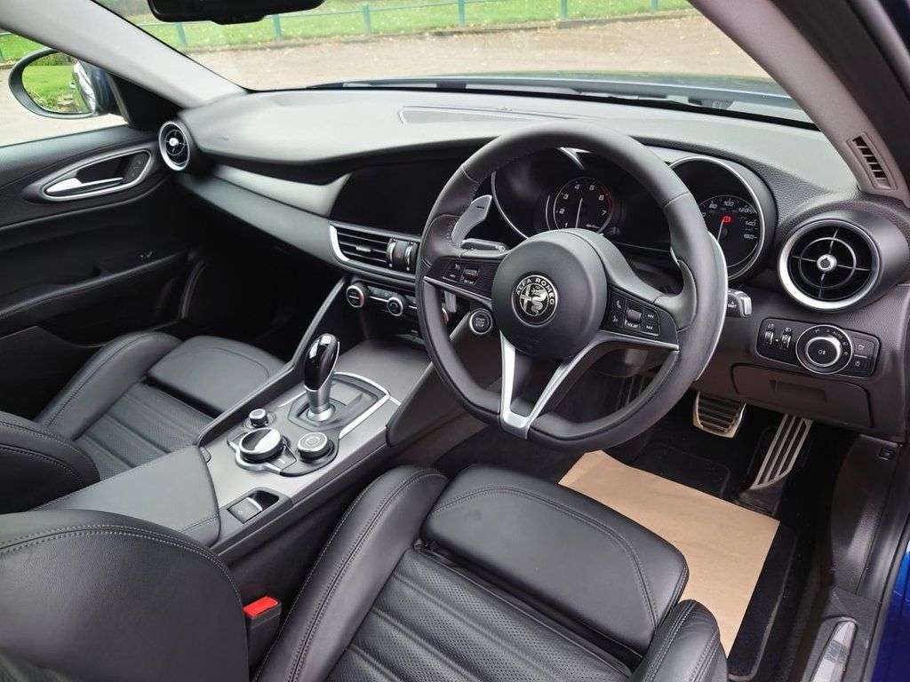 null ALFA ROMEO GIULIA null ALFA ROMEO GIULIA