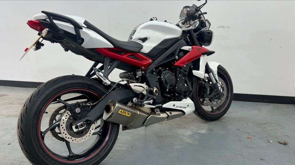 2014 TRIUMPH STREET TRIPLE 2014 TRIUMPH STREET TRIPLE