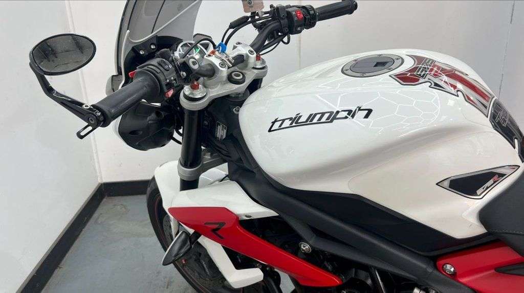 2014 TRIUMPH STREET TRIPLE 2014 TRIUMPH STREET TRIPLE