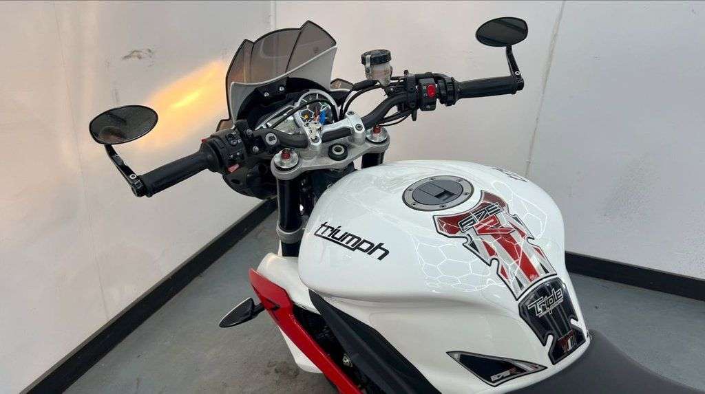 2014 TRIUMPH STREET TRIPLE 2014 TRIUMPH STREET TRIPLE