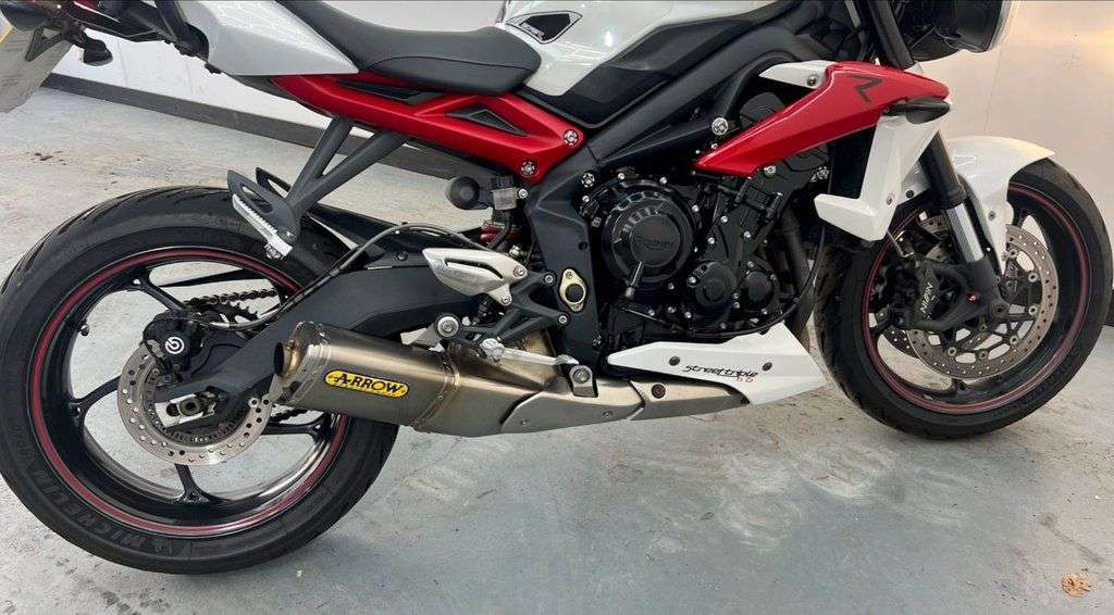 2014 TRIUMPH STREET TRIPLE 2014 TRIUMPH STREET TRIPLE