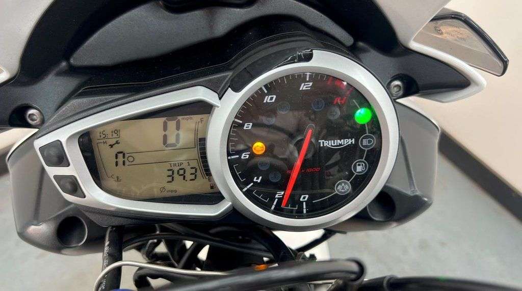 2014 TRIUMPH STREET TRIPLE 2014 TRIUMPH STREET TRIPLE