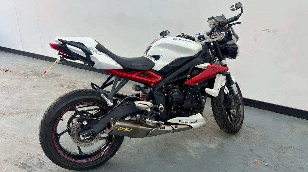 2014 TRIUMPH STREET TRIPLE 2014 TRIUMPH STREET TRIPLE