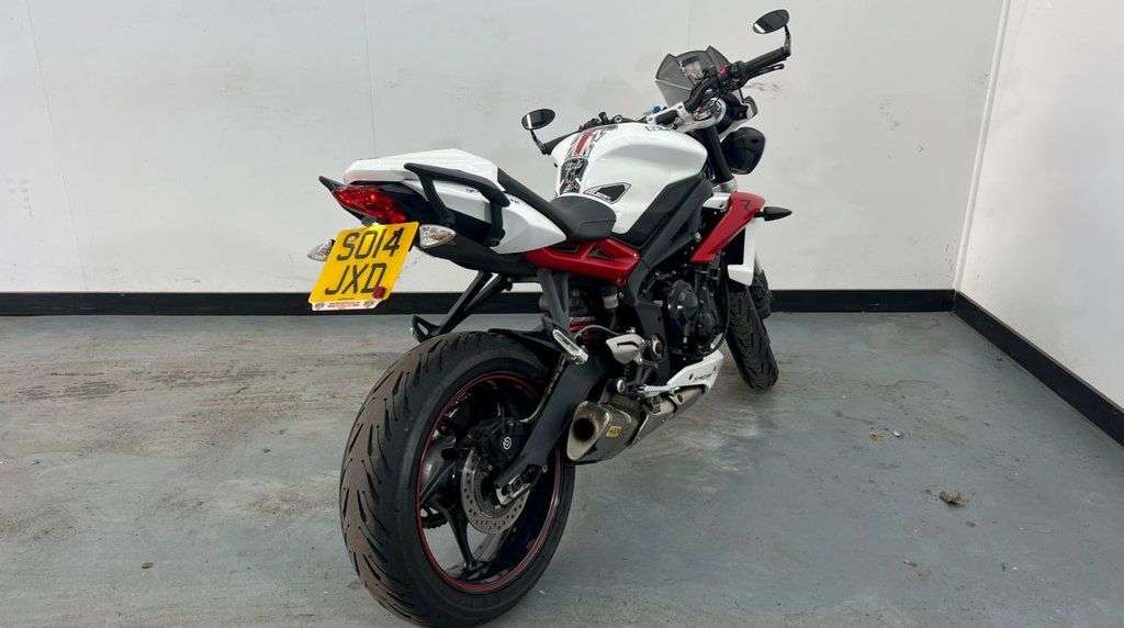 2014 TRIUMPH STREET TRIPLE 2014 TRIUMPH STREET TRIPLE