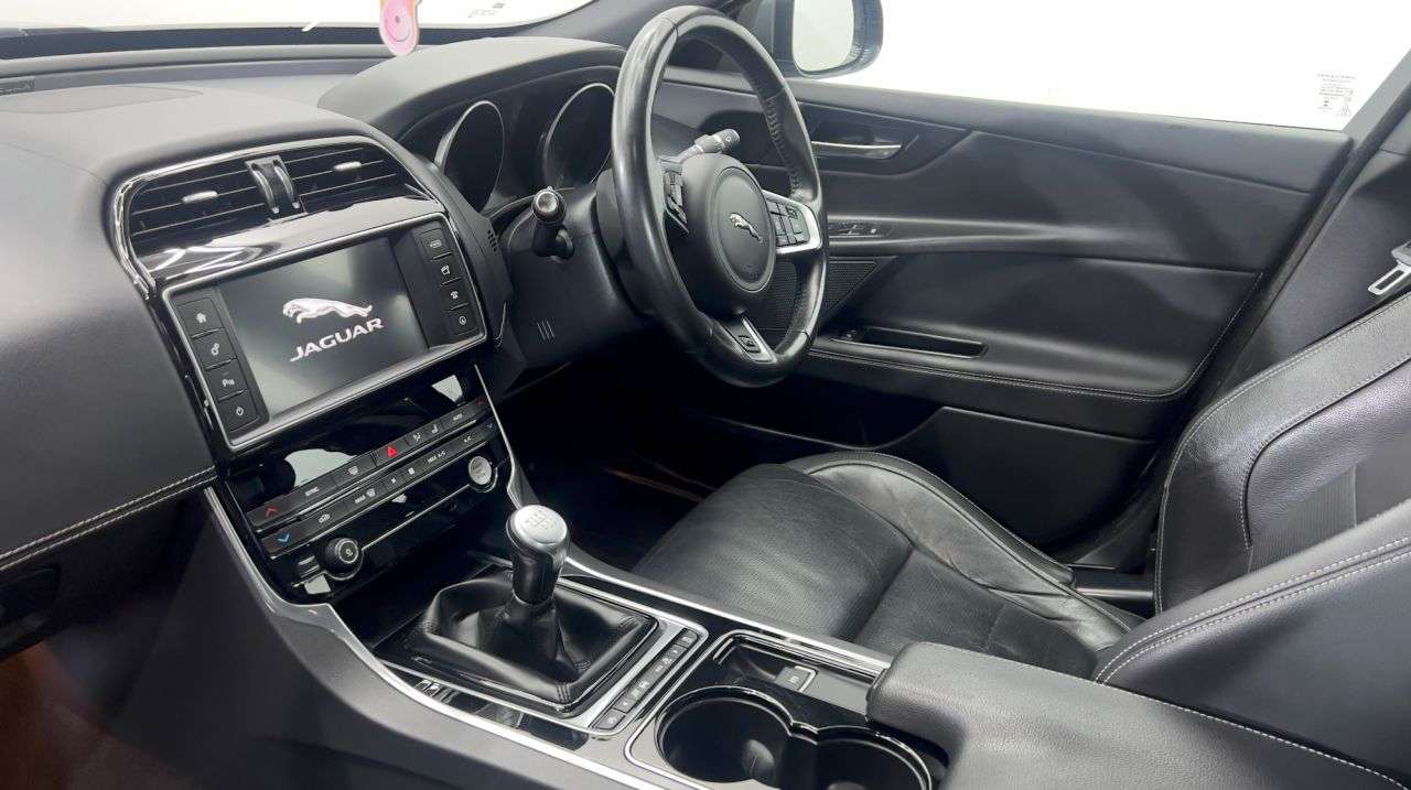 2017 JAGUAR XE 2017 JAGUAR XE