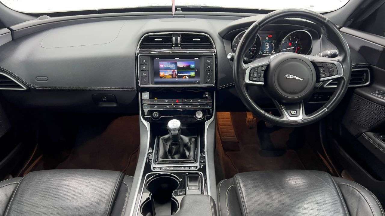 2017 JAGUAR XE 2017 JAGUAR XE