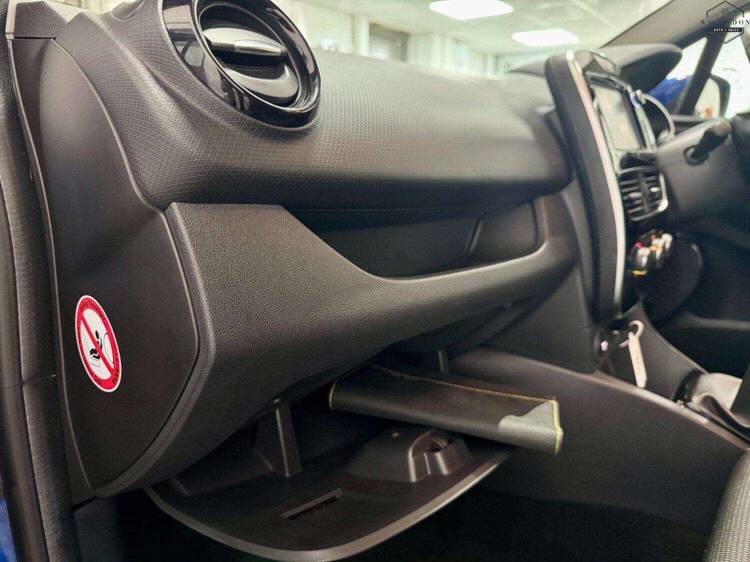 2017 RENAULT CLIO 2017 RENAULT CLIO